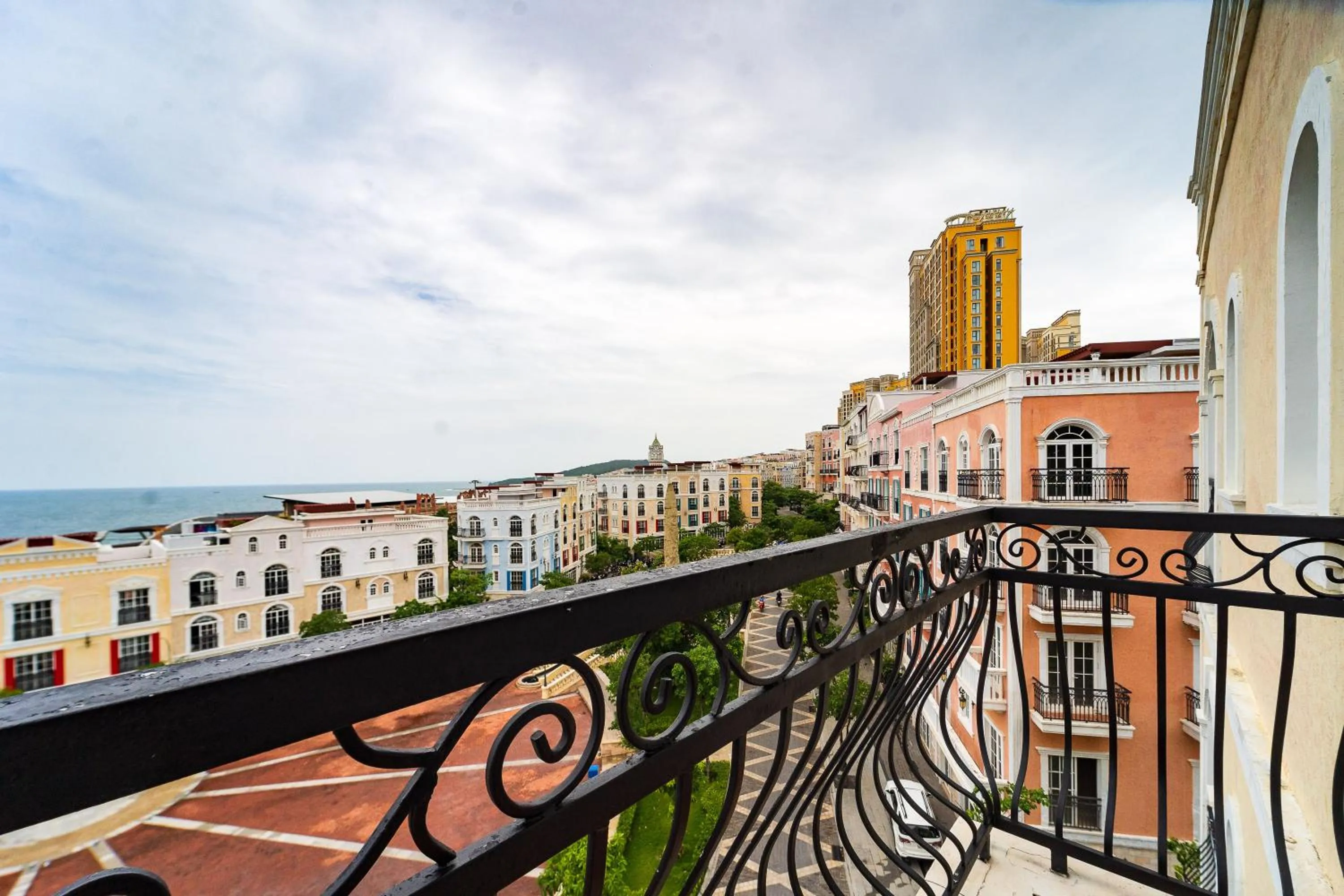 Property building in Novus Sol Hotel & Apartment Sunset Town Phu Quoc