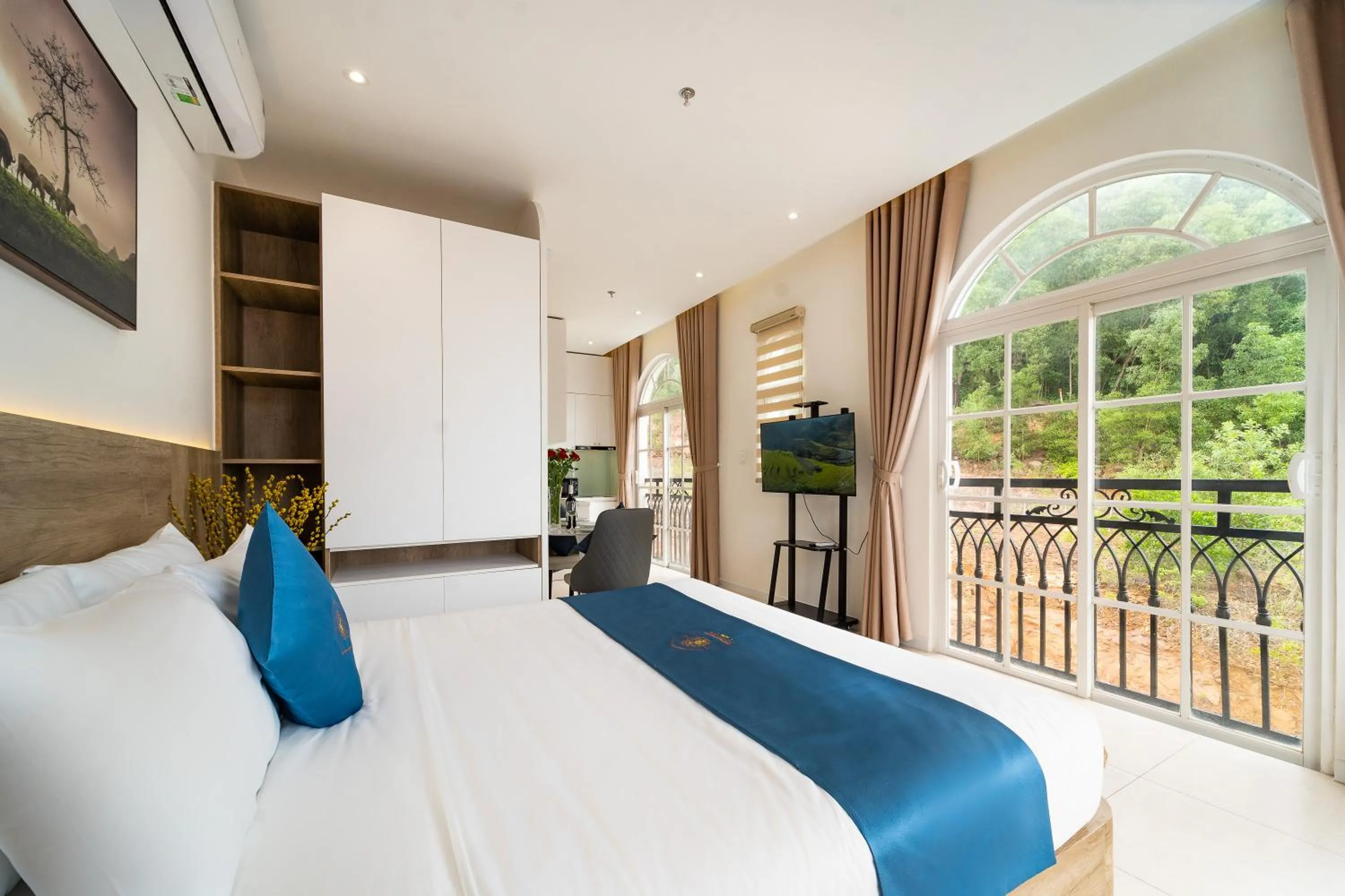 Bed in Novus Sol Hotel & Apartment Sunset Town Phu Quoc