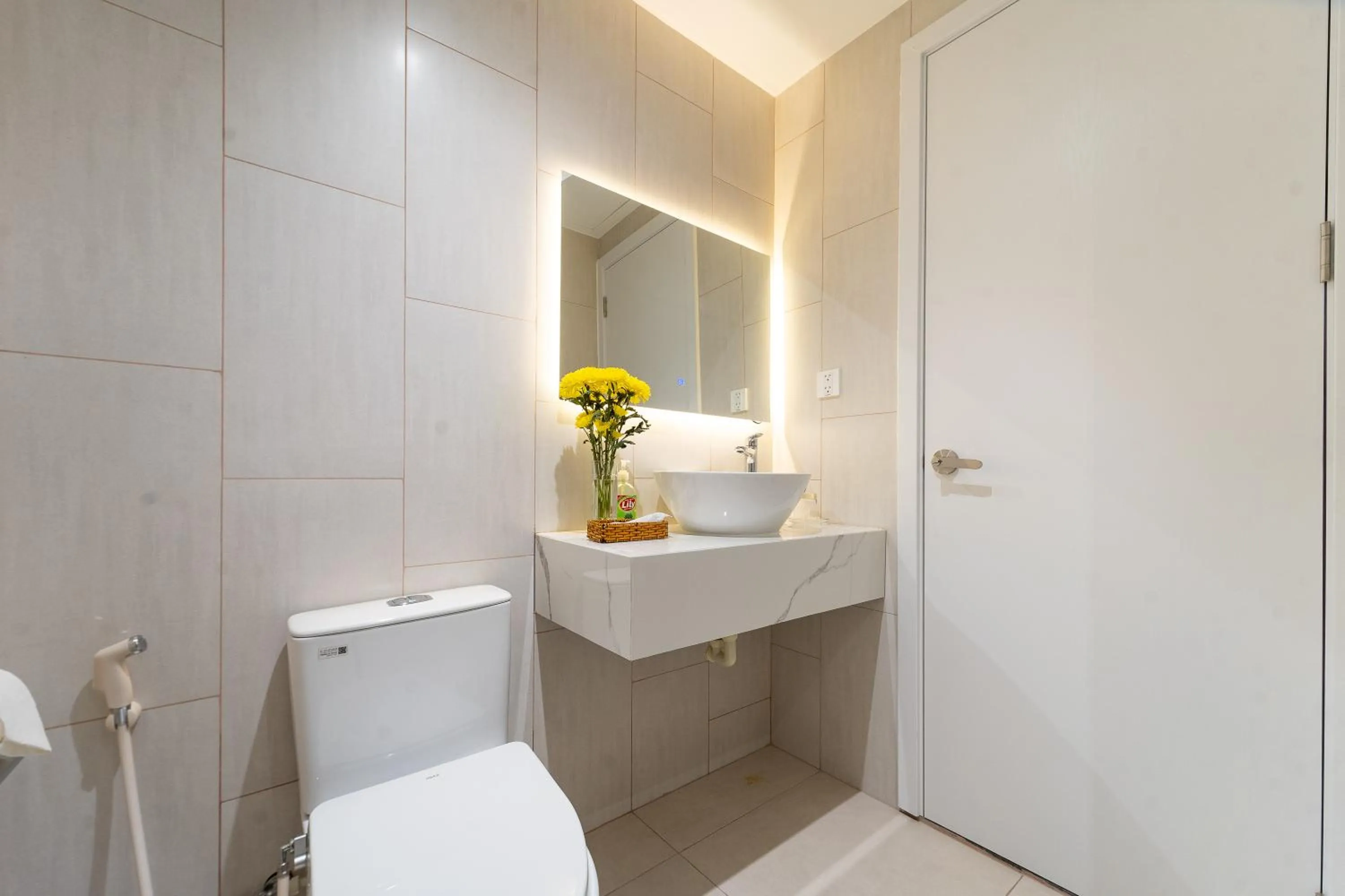 Toilet in Novus Sol Hotel & Apartment Sunset Town Phu Quoc