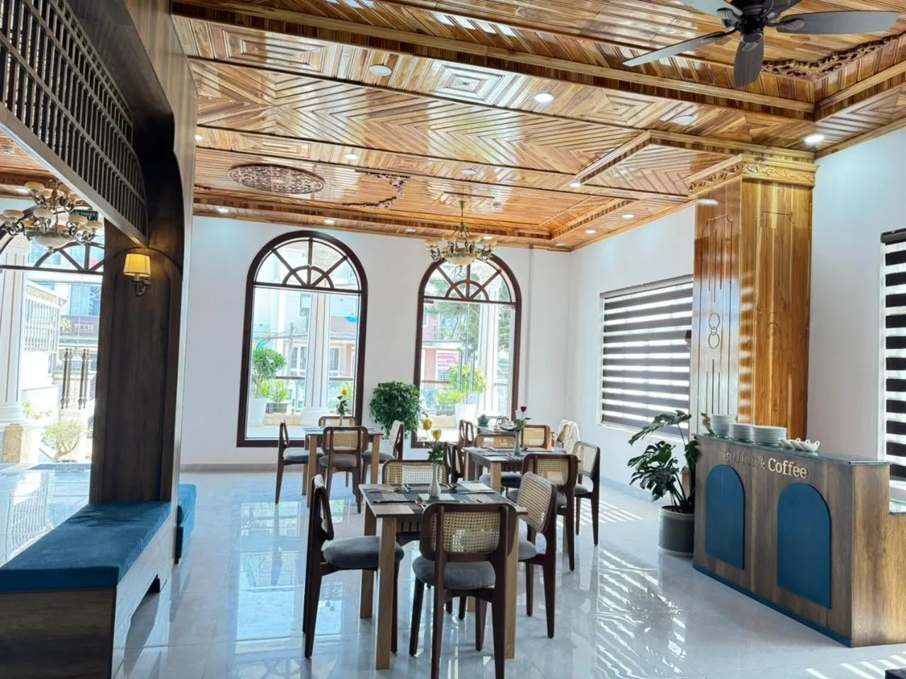 Restaurant/places to eat in ORCHID Hotel