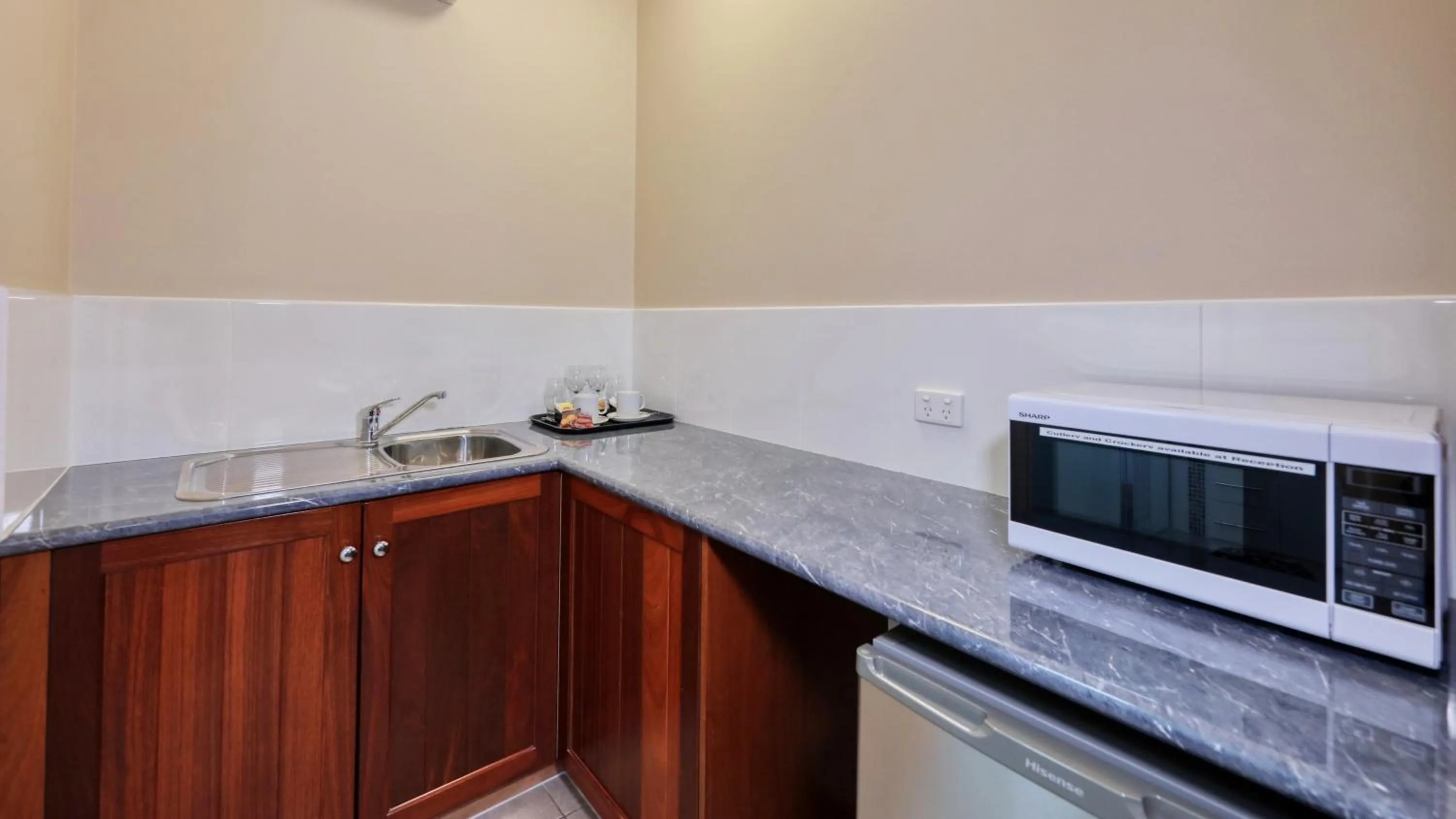 Kitchen or kitchenette in Top of the Town Motel & Apartments