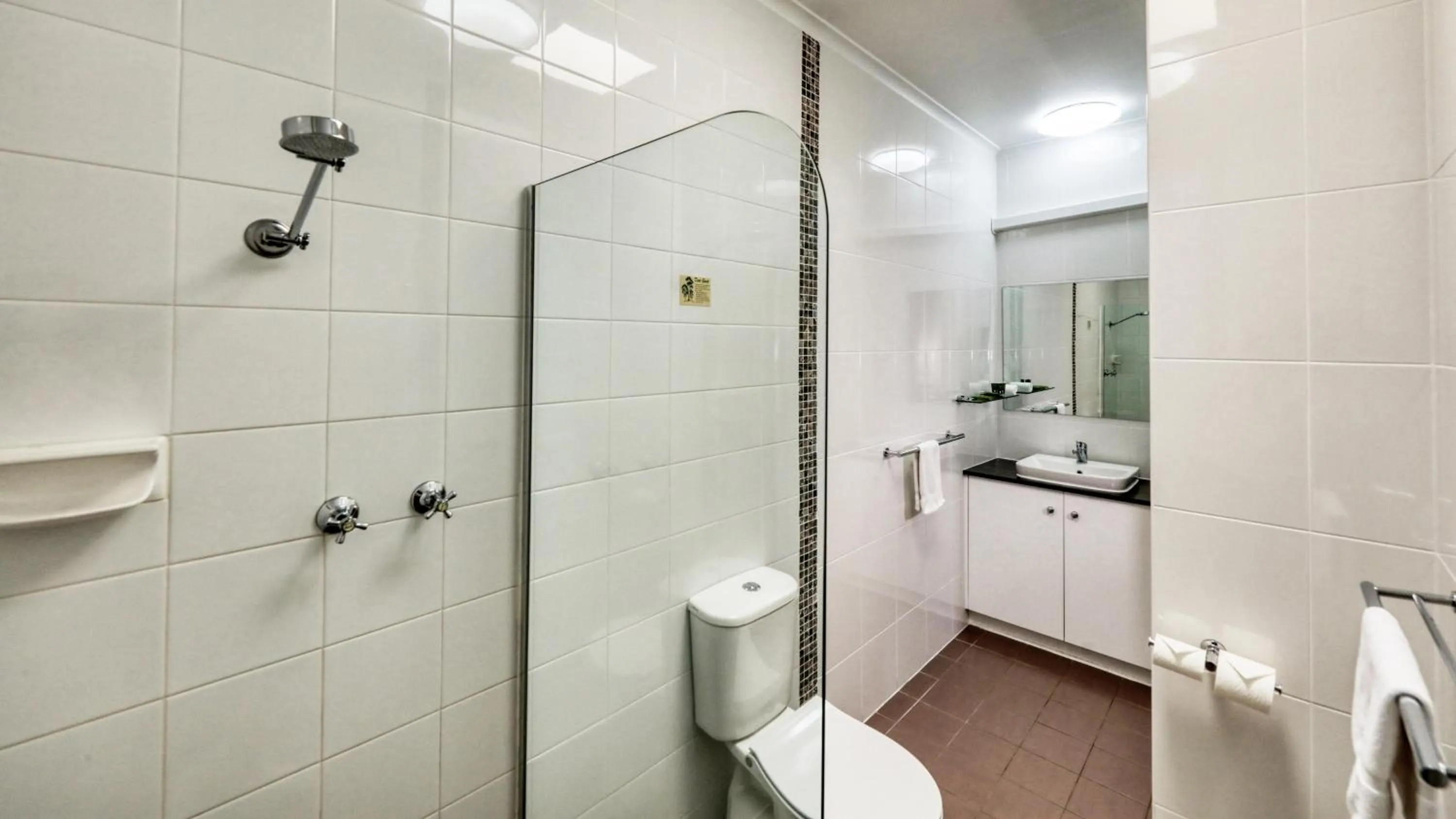 Shower in Top of the Town Motel & Apartments