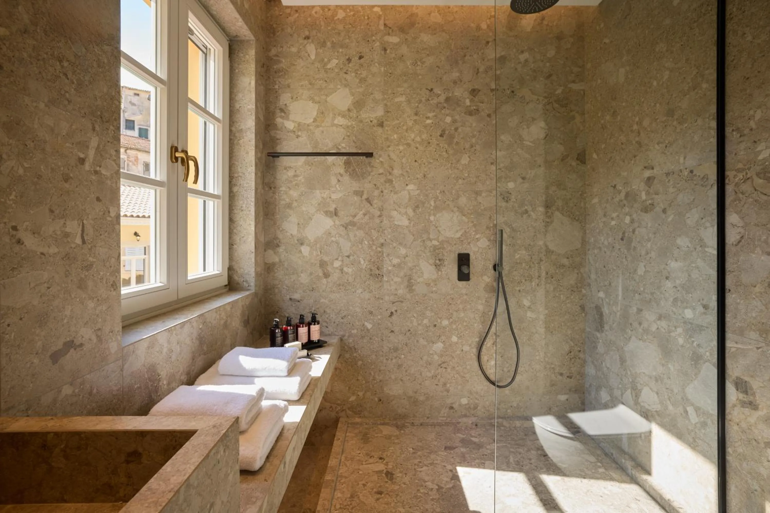 Shower in The Calliston