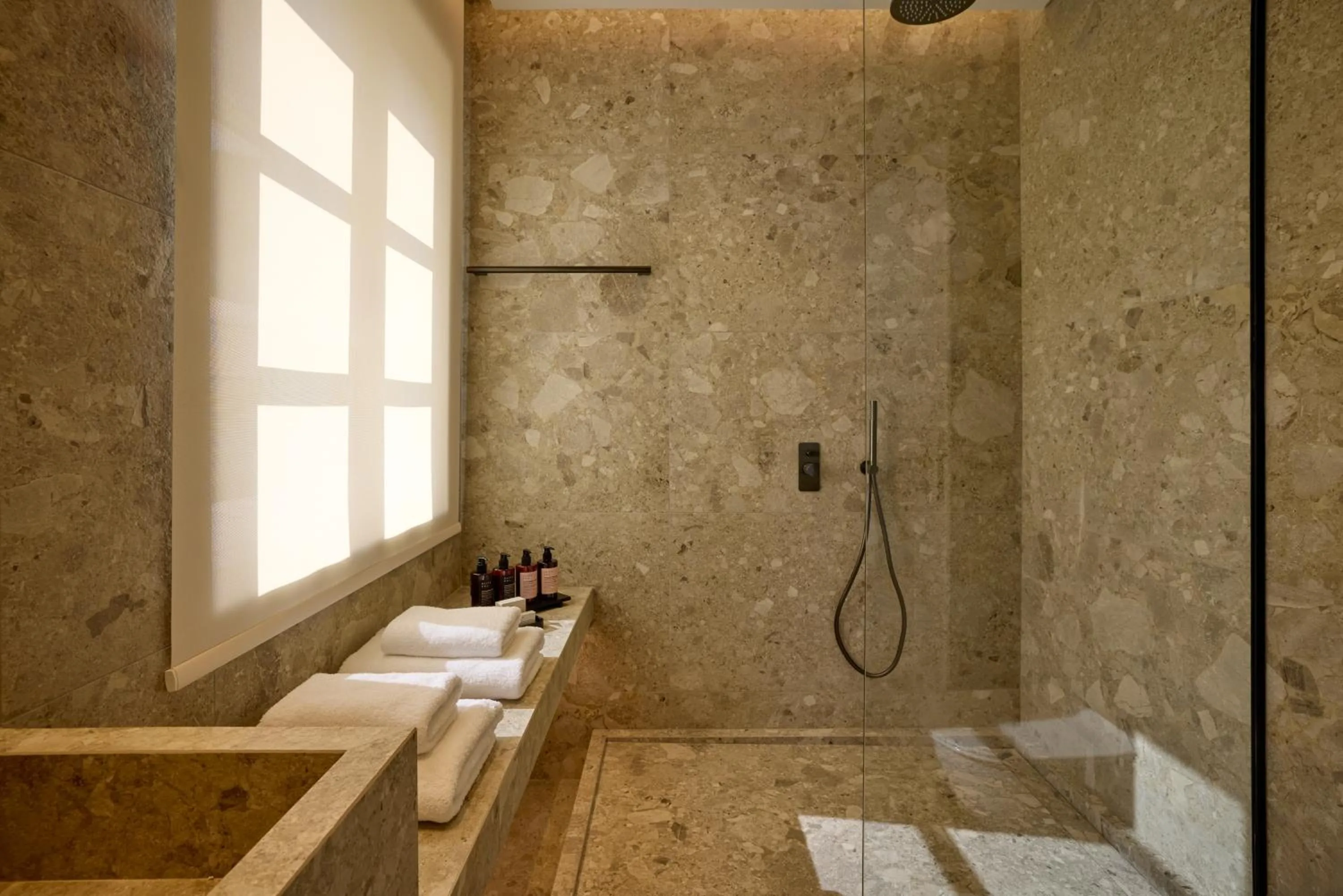 Shower in The Calliston