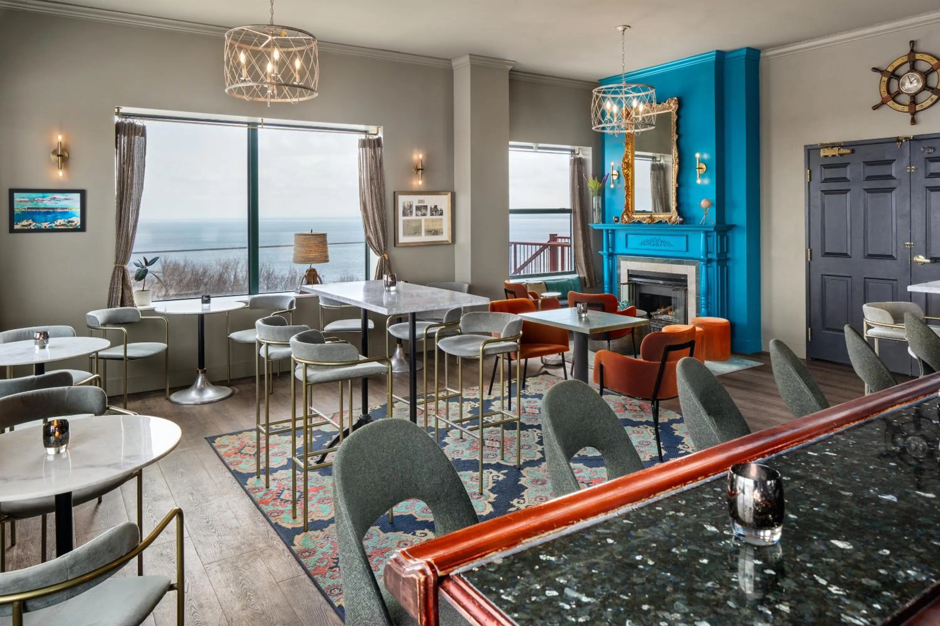 Lounge or bar in Landmark Inn