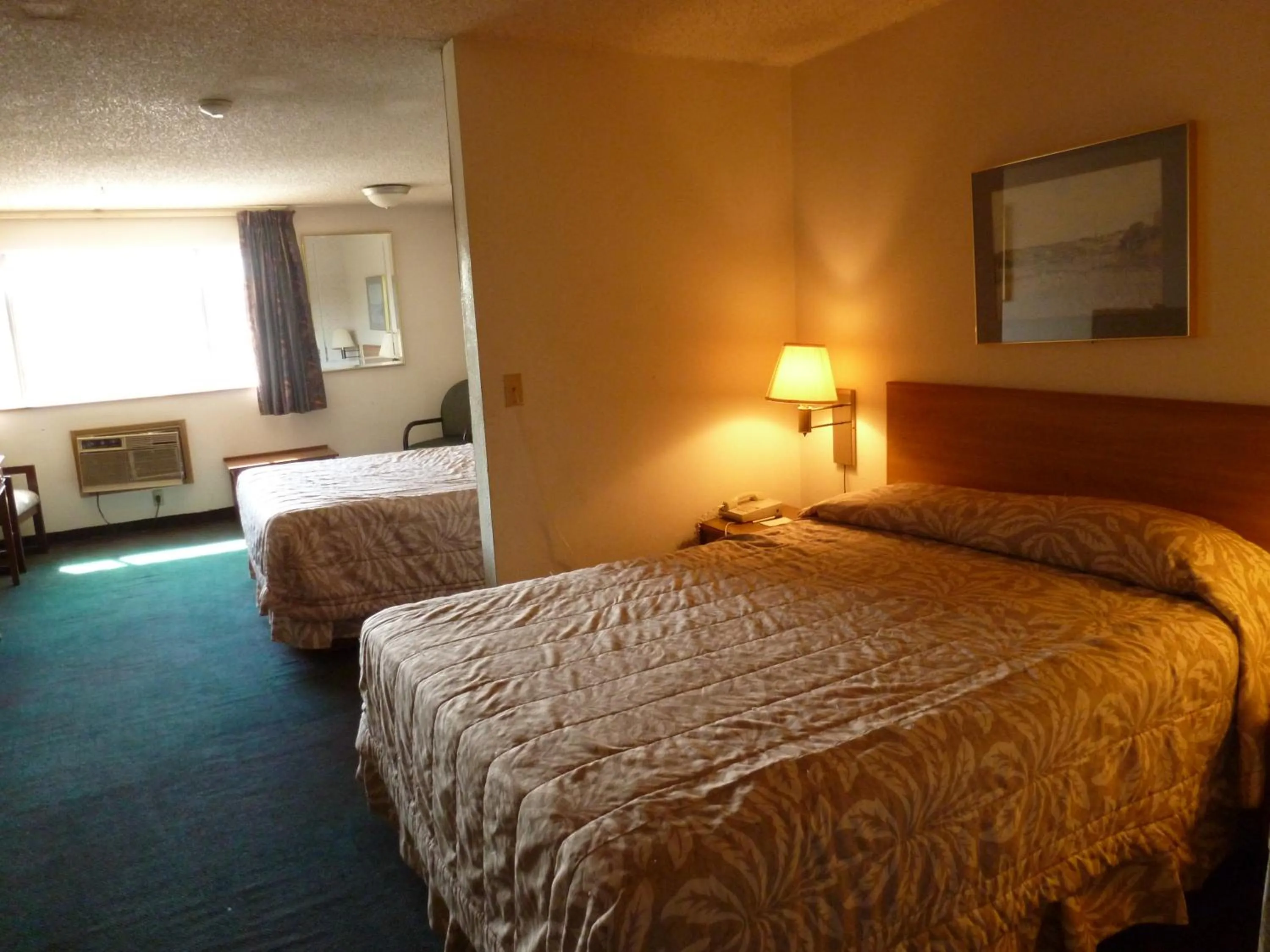 Photo of the whole room in Sunshine Motel II