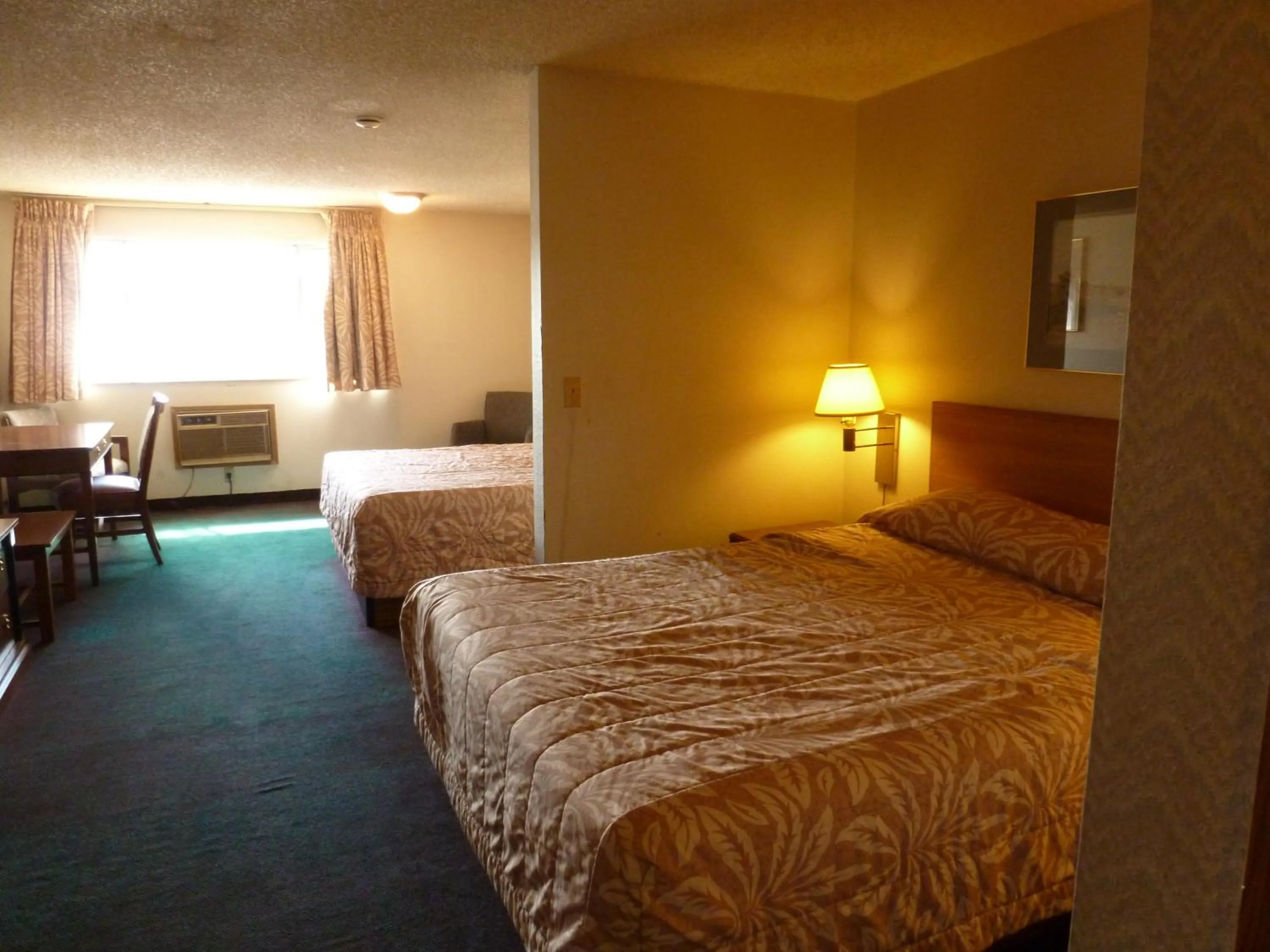 Photo of the whole room in Sunshine Motel II