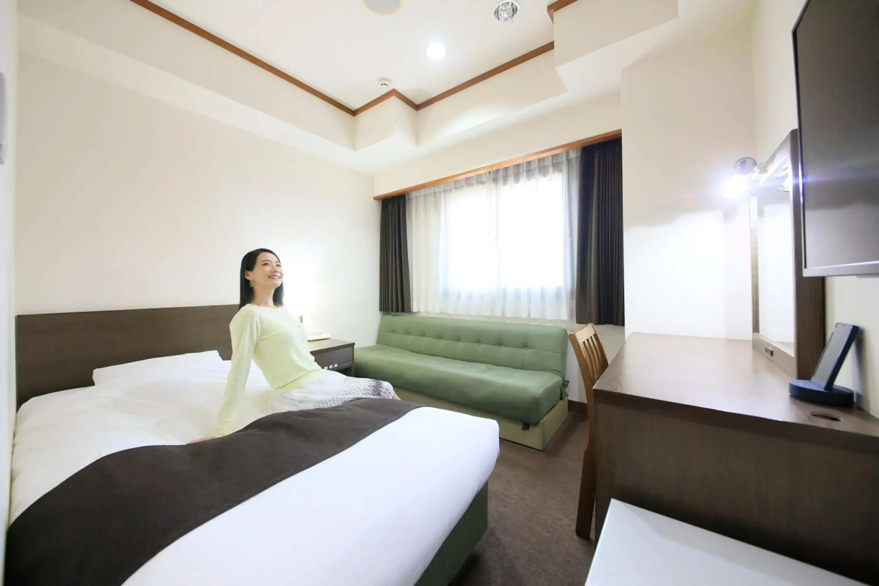 People, Bed in Maple Inn Makuhari People, Bed in Maple Inn Makuhari