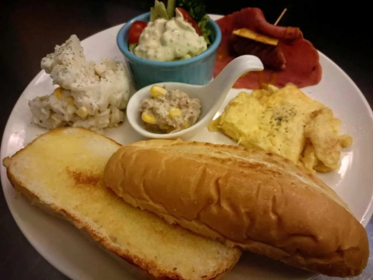 Breakfast in Oia Cafe B&B