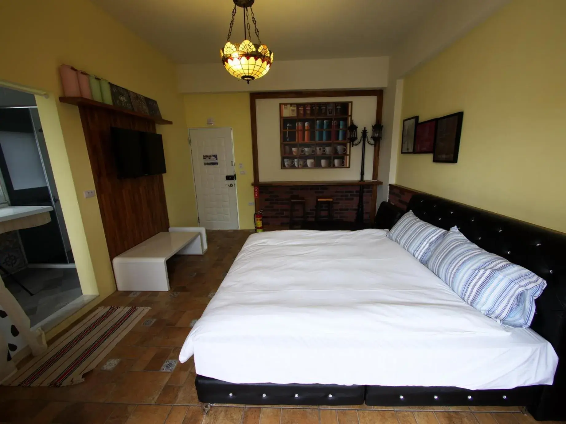 Bed in Oia Cafe B&B Bed in Oia Cafe B&B