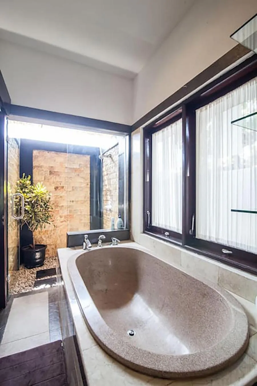 Bathroom in Villa L'Orange Bali