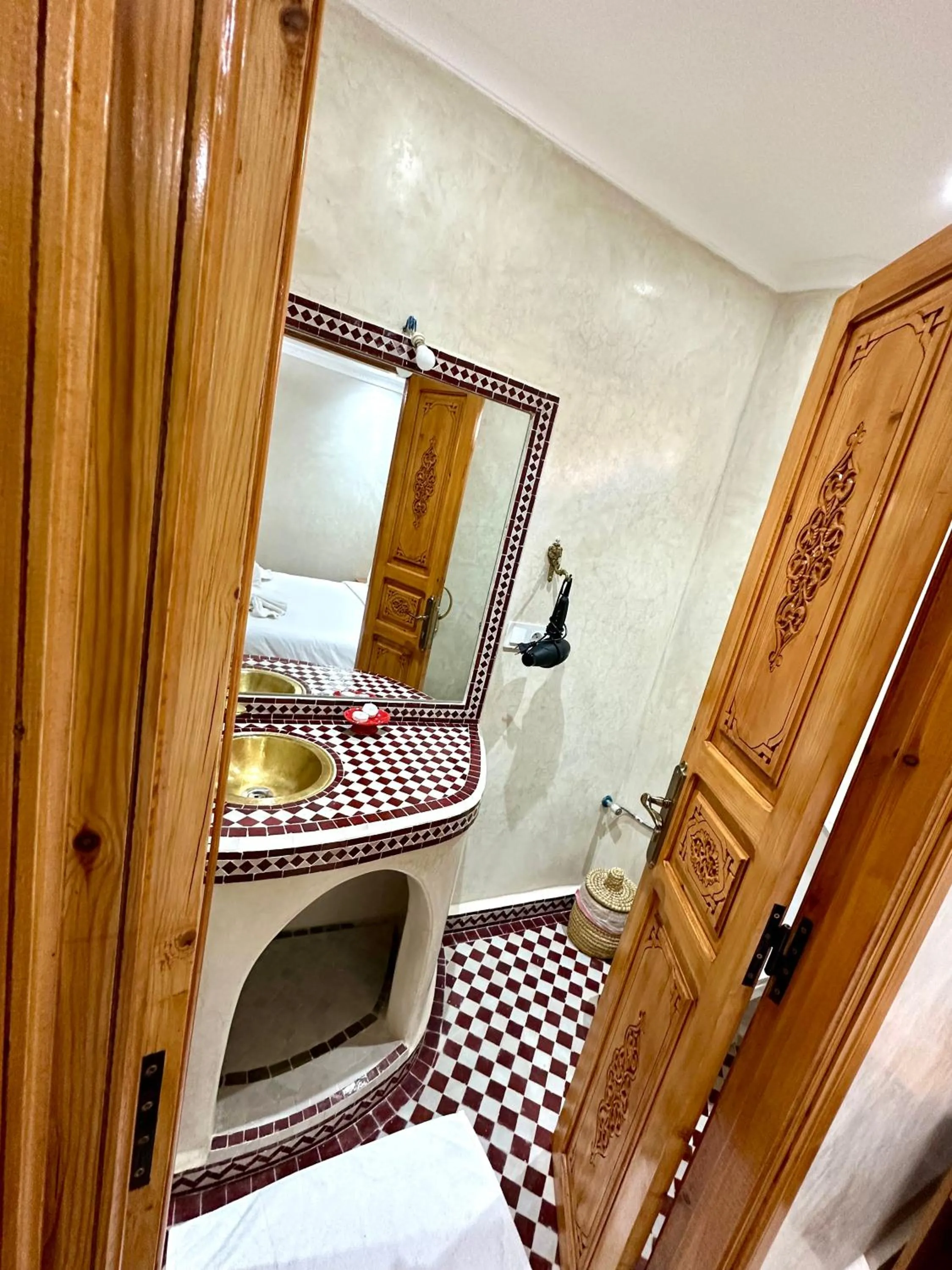 Bathroom, Bed in Riad Rose Mati