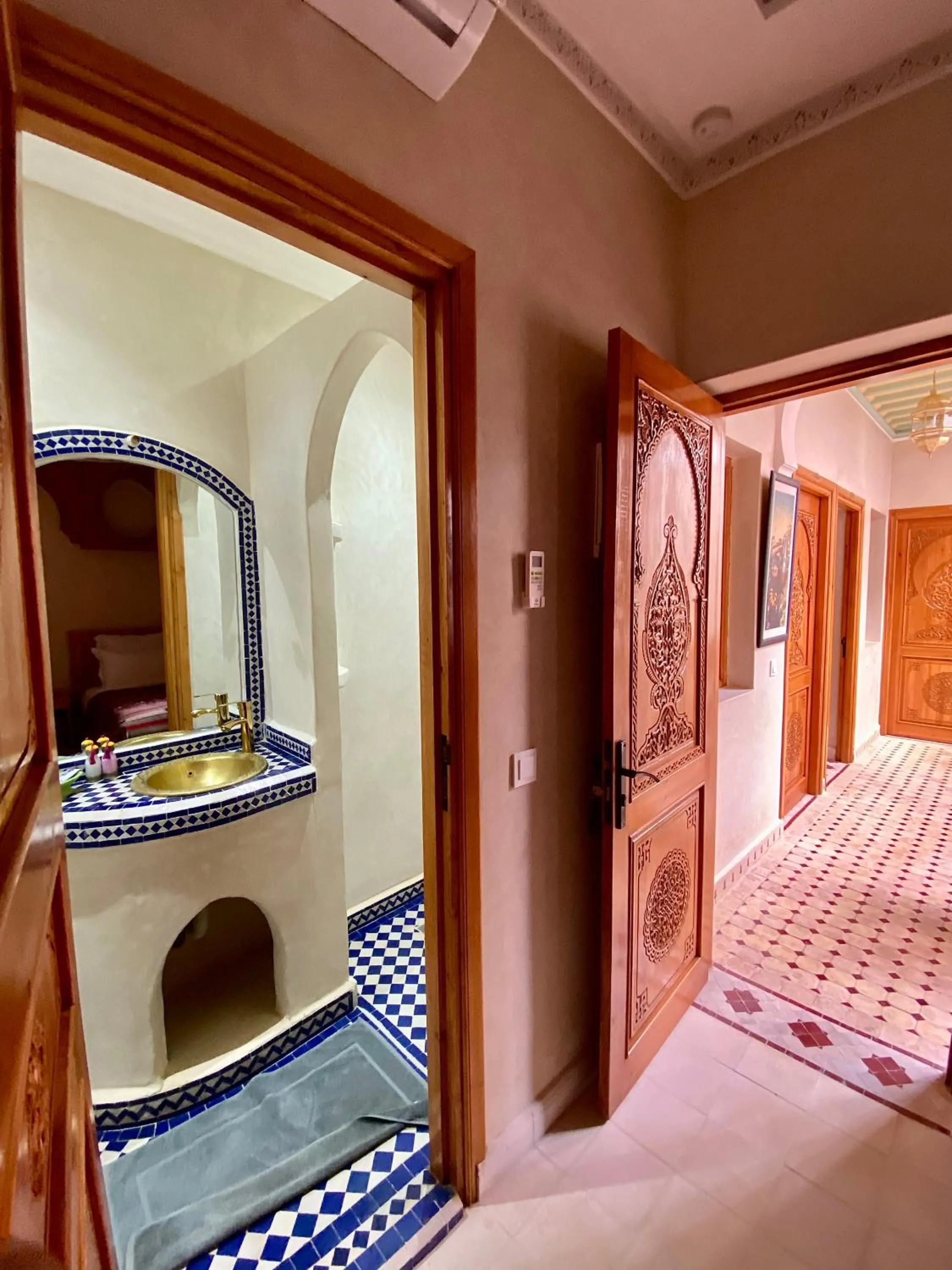 Bathroom, Bed in Riad Rose Mati