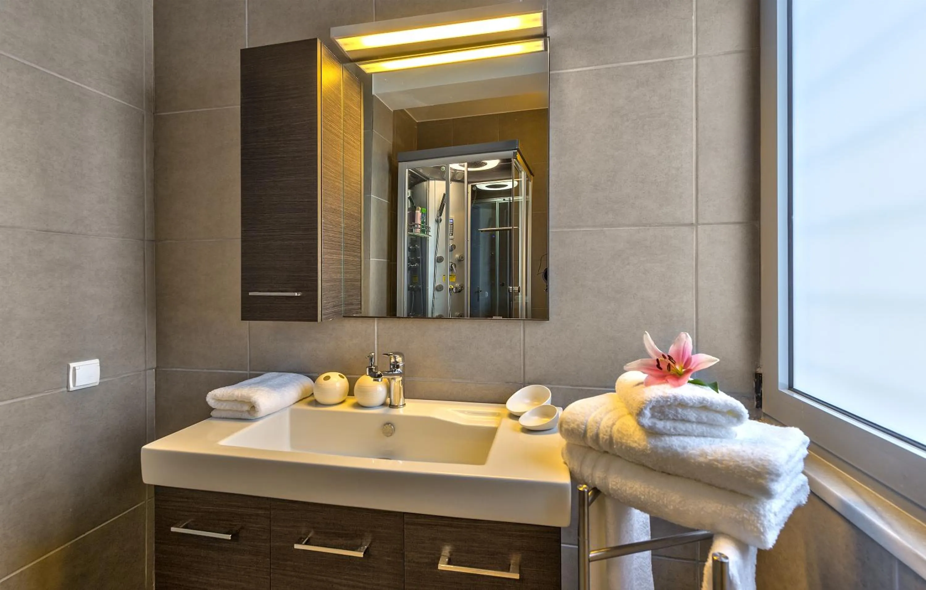 Shower in Gramvousa Villas