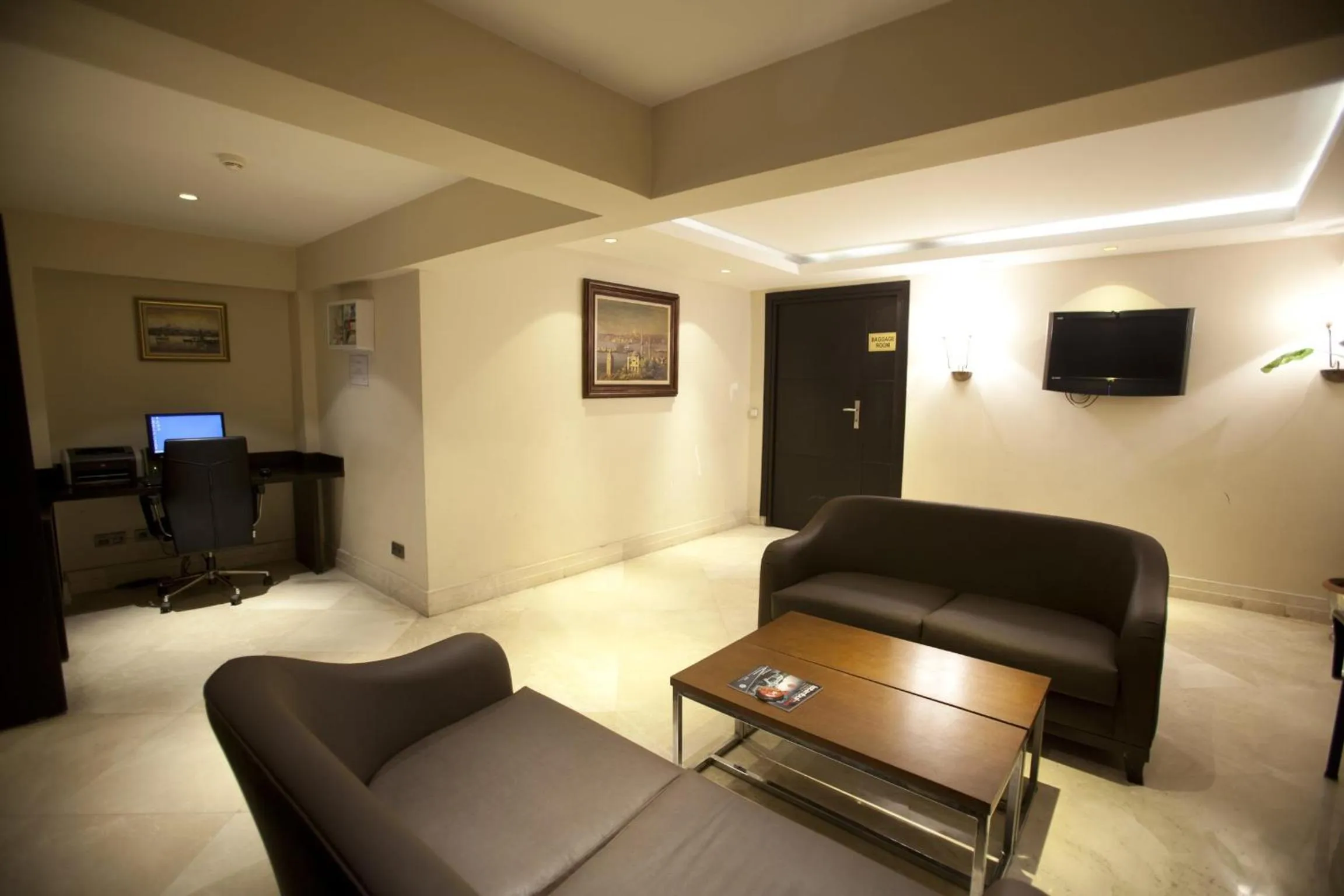 Communal lounge/ TV room in Grand Laleli Hotel