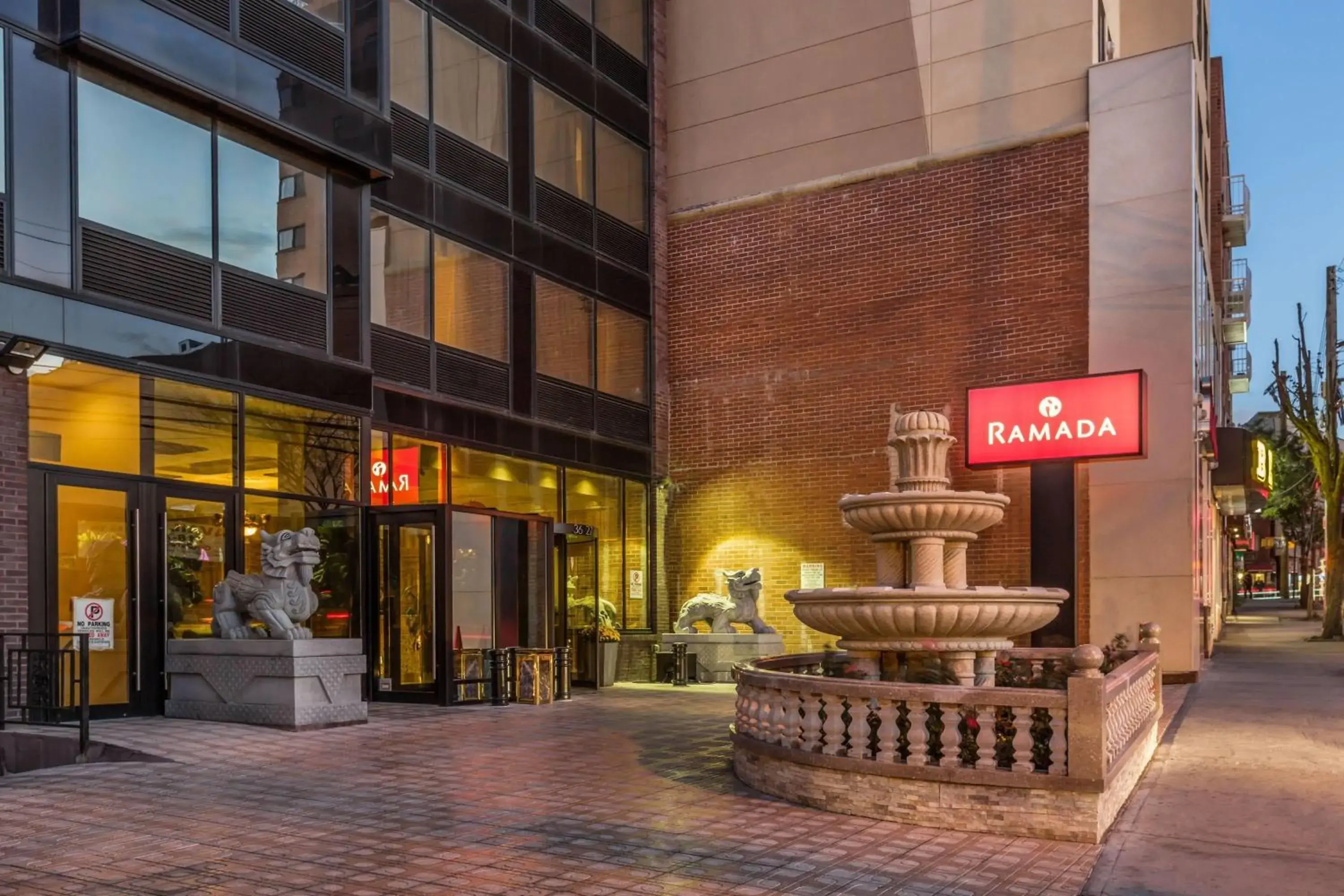 Property building in Ramada by Wyndham Flushing Queens Property building in Ramada by Wyndham Flushing Queens