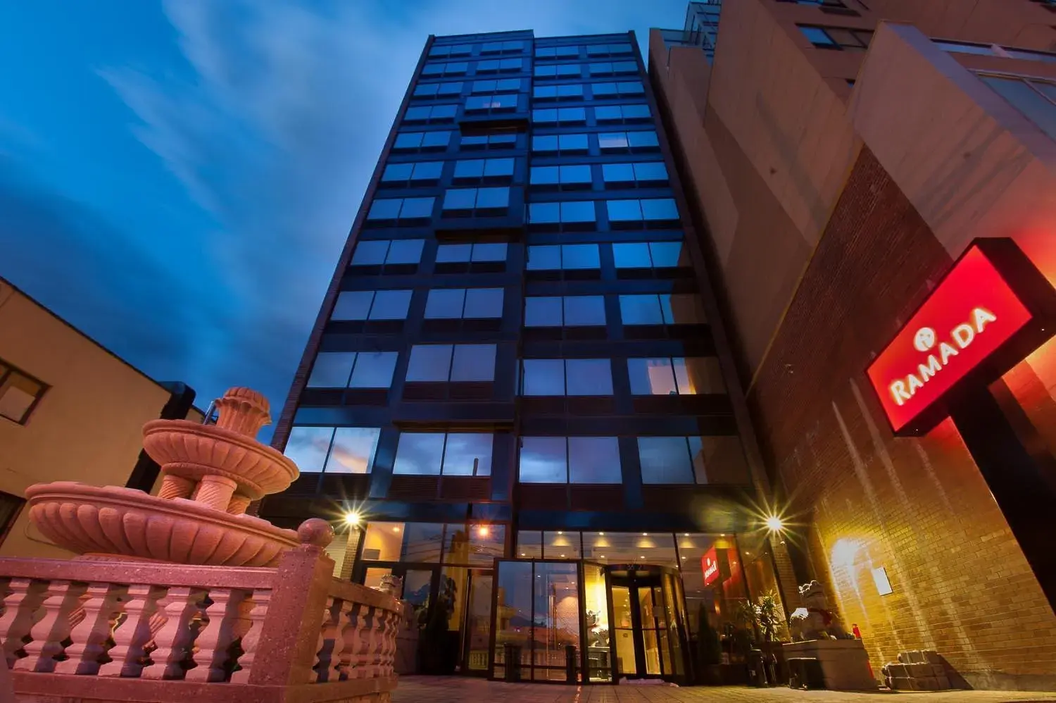 Property building in Ramada by Wyndham Flushing Queens Property building in Ramada by Wyndham Flushing Queens