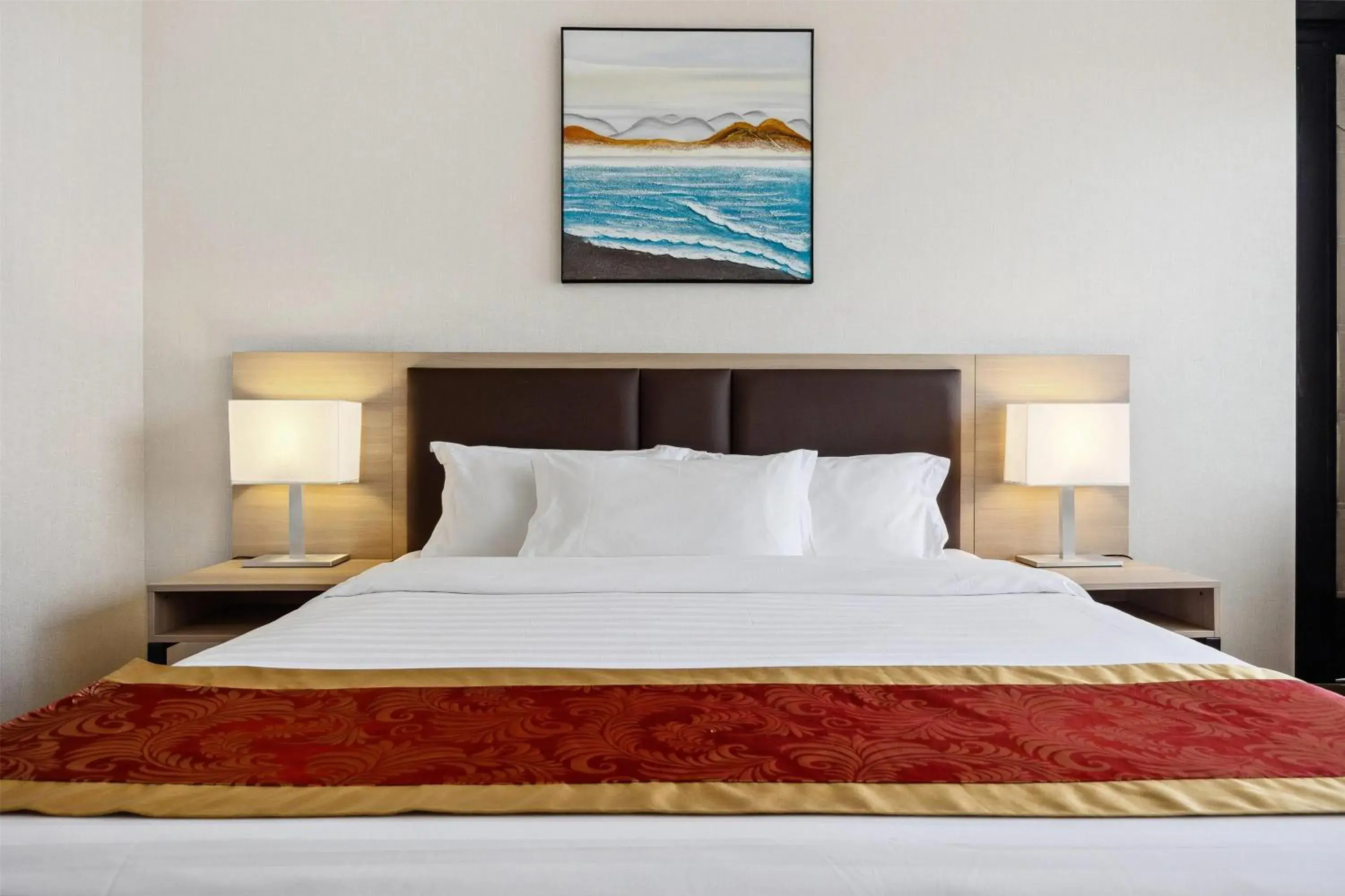 Photo of the whole room, Bed in Ramada by Wyndham Flushing Queens Photo of the whole room, Bed in Ramada by Wyndham Flushing Queens