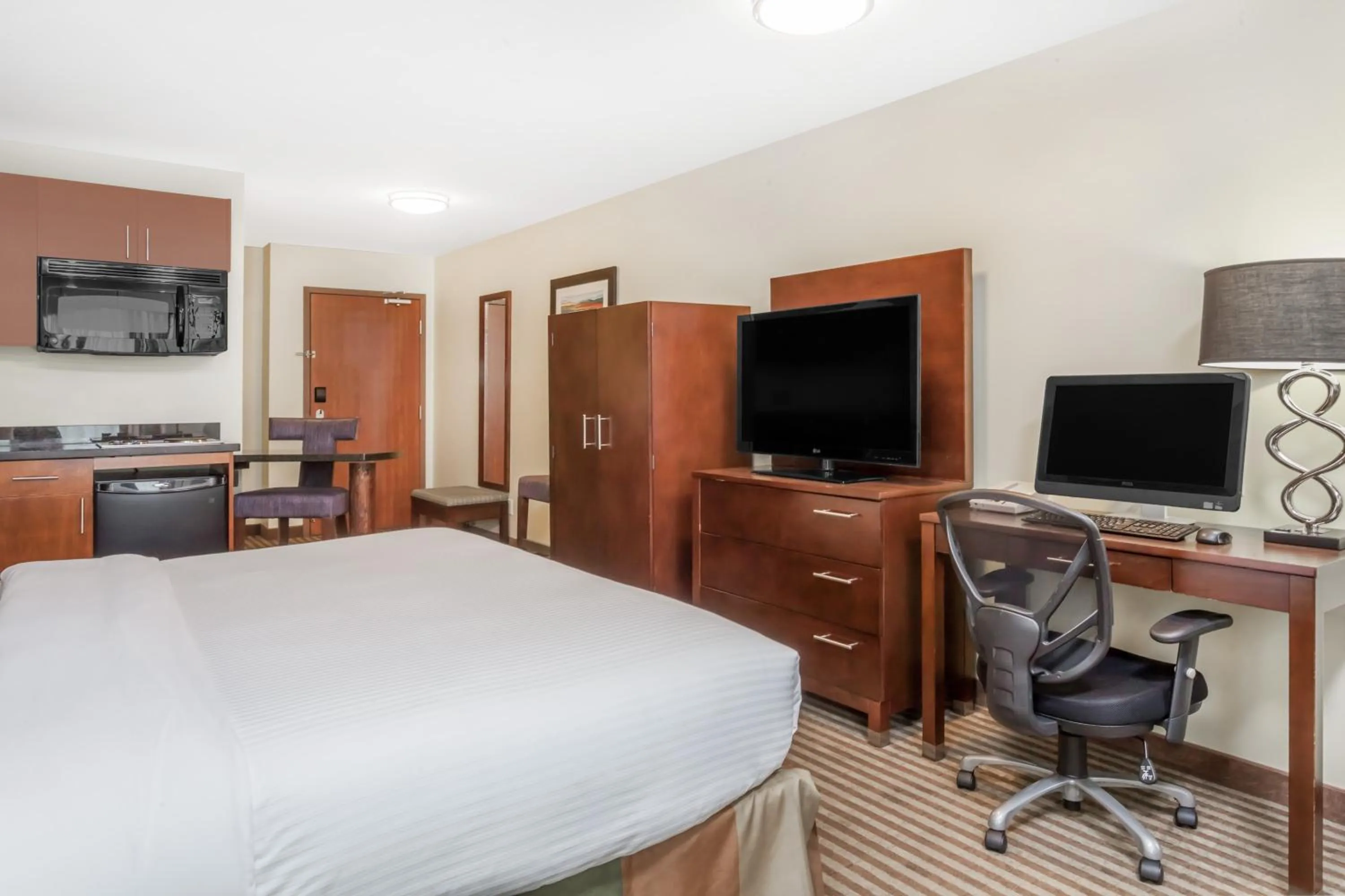 TV and multimedia in Ramada by Wyndham Carlyle