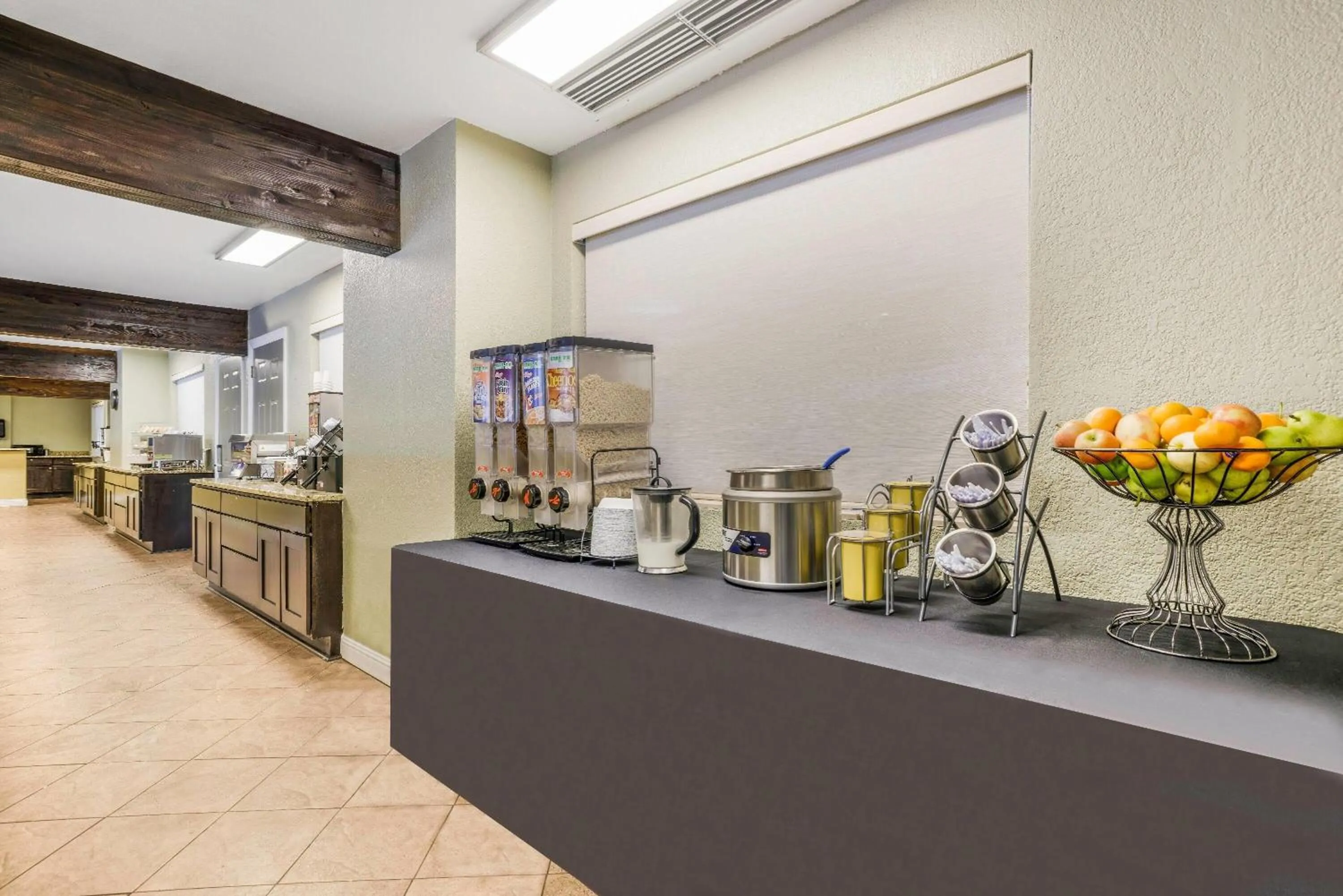 Restaurant/places to eat in Baymont by Wyndham Cortez