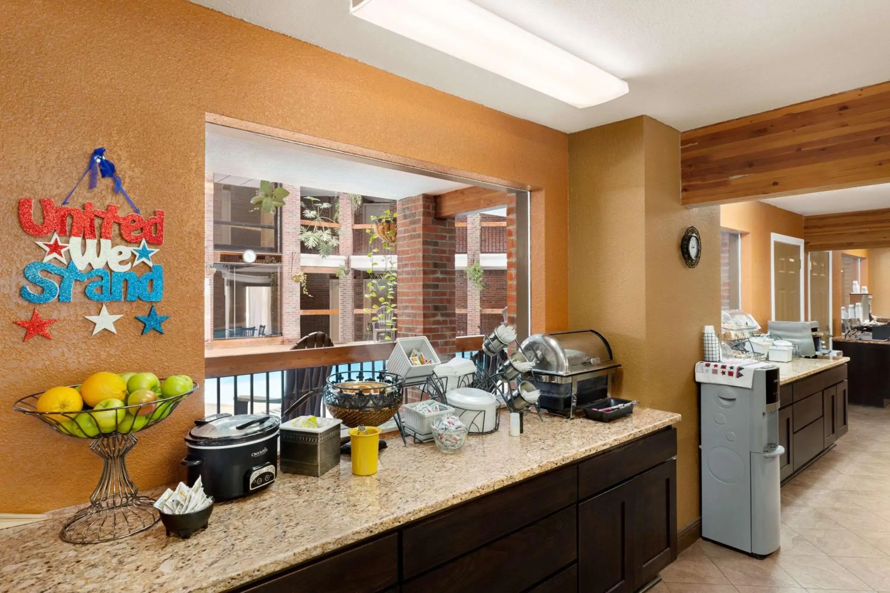 Restaurant/places to eat in Baymont by Wyndham Cortez Restaurant/places to eat in Baymont by Wyndham Cortez