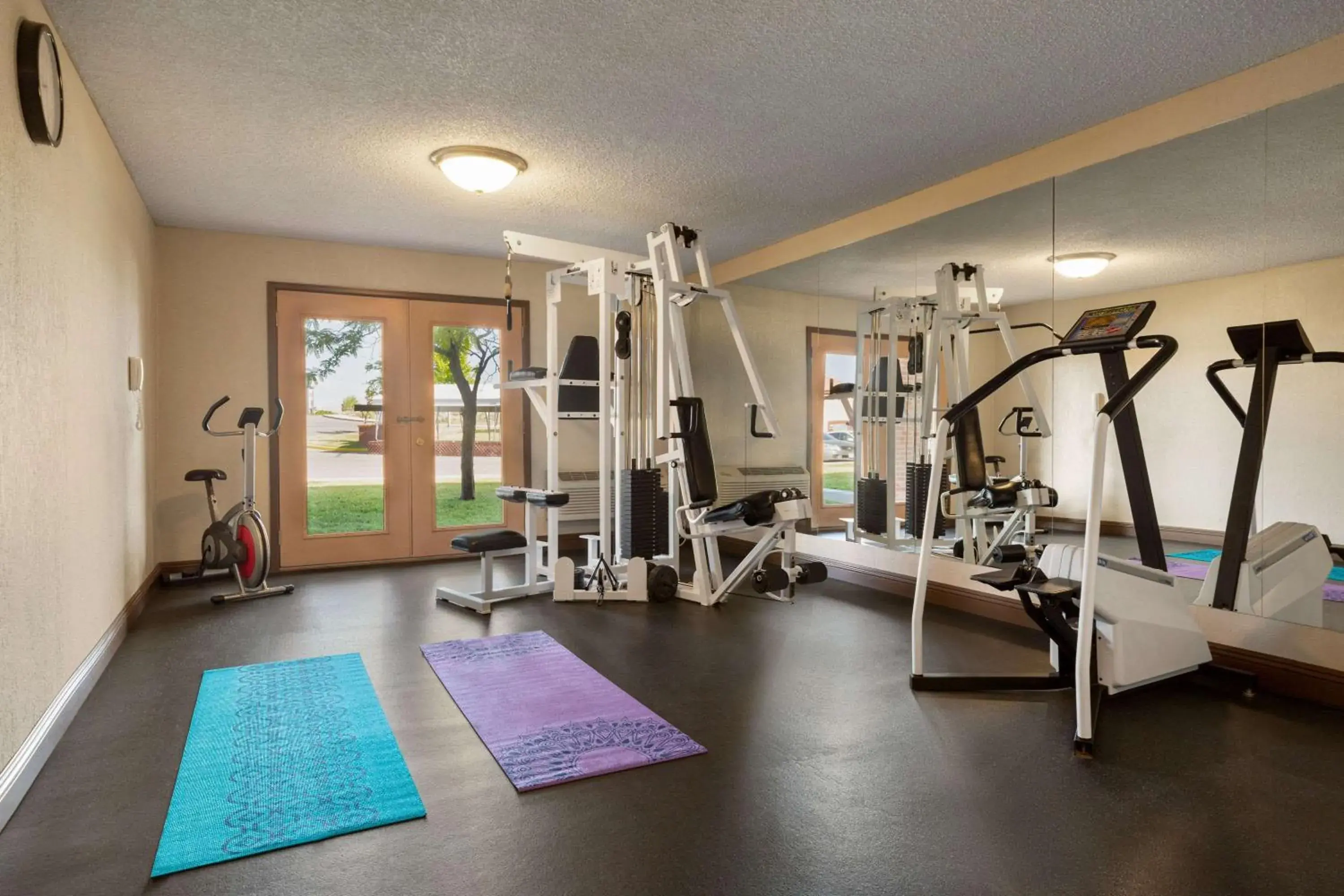 Lounge or bar in Baymont by Wyndham Cortez Lounge or bar in Baymont by Wyndham Cortez