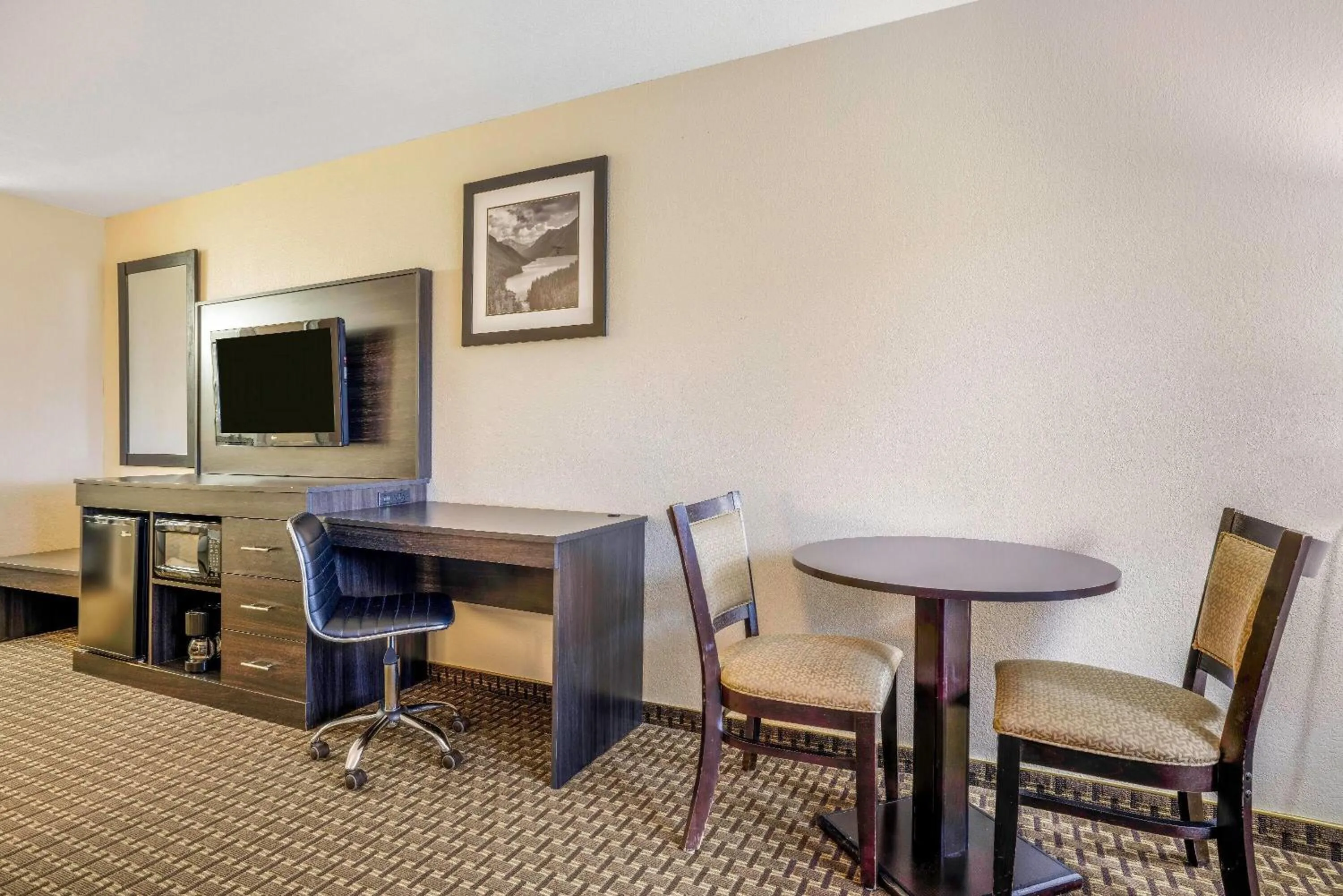 Bed in Baymont by Wyndham Cortez