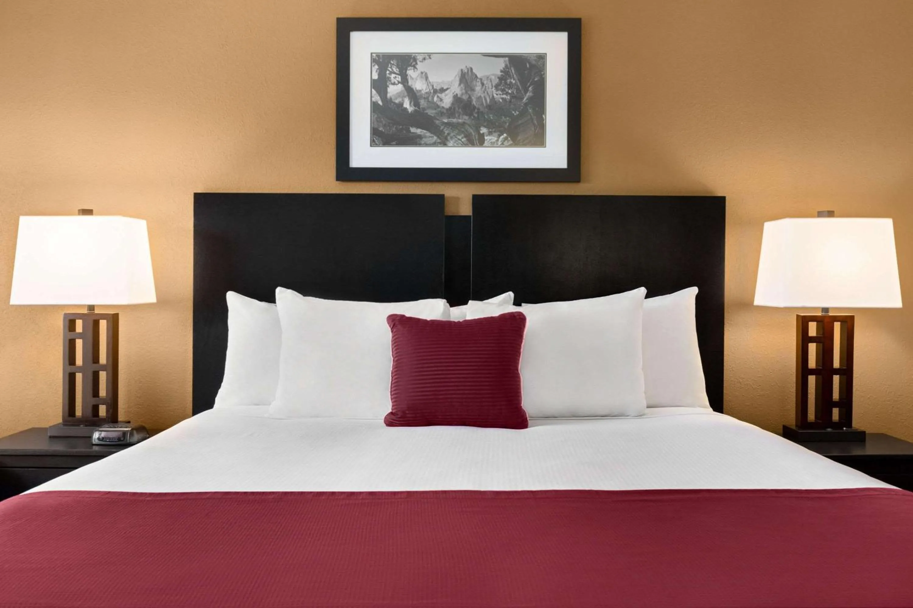 Photo of the whole room, Bed in Baymont by Wyndham Cortez