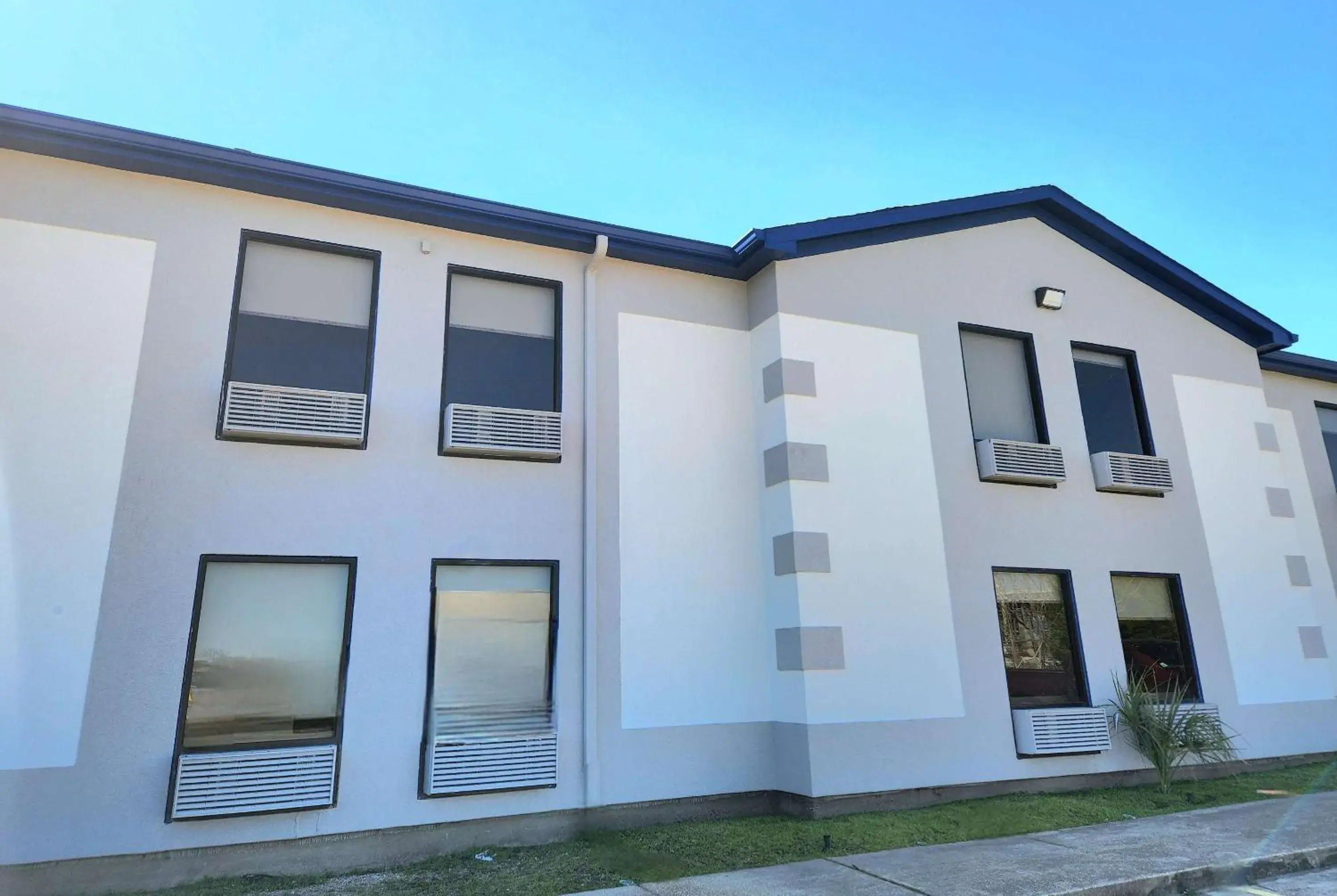 Property building in Days Inn & Suites by Wyndham New Iberia Property building in Days Inn & Suites by Wyndham New Iberia