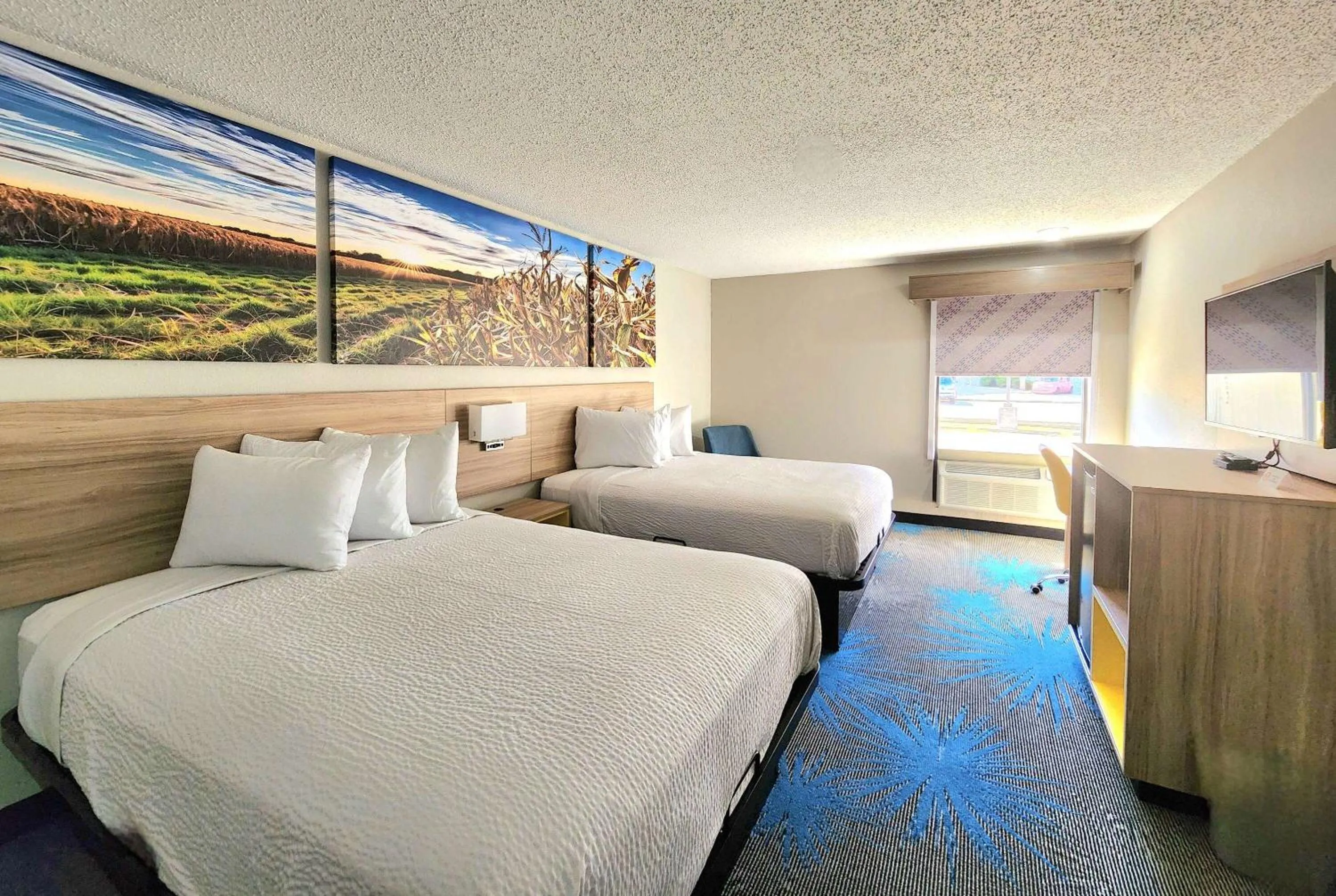 Photo of the whole room, Bed in Days Inn & Suites by Wyndham New Iberia