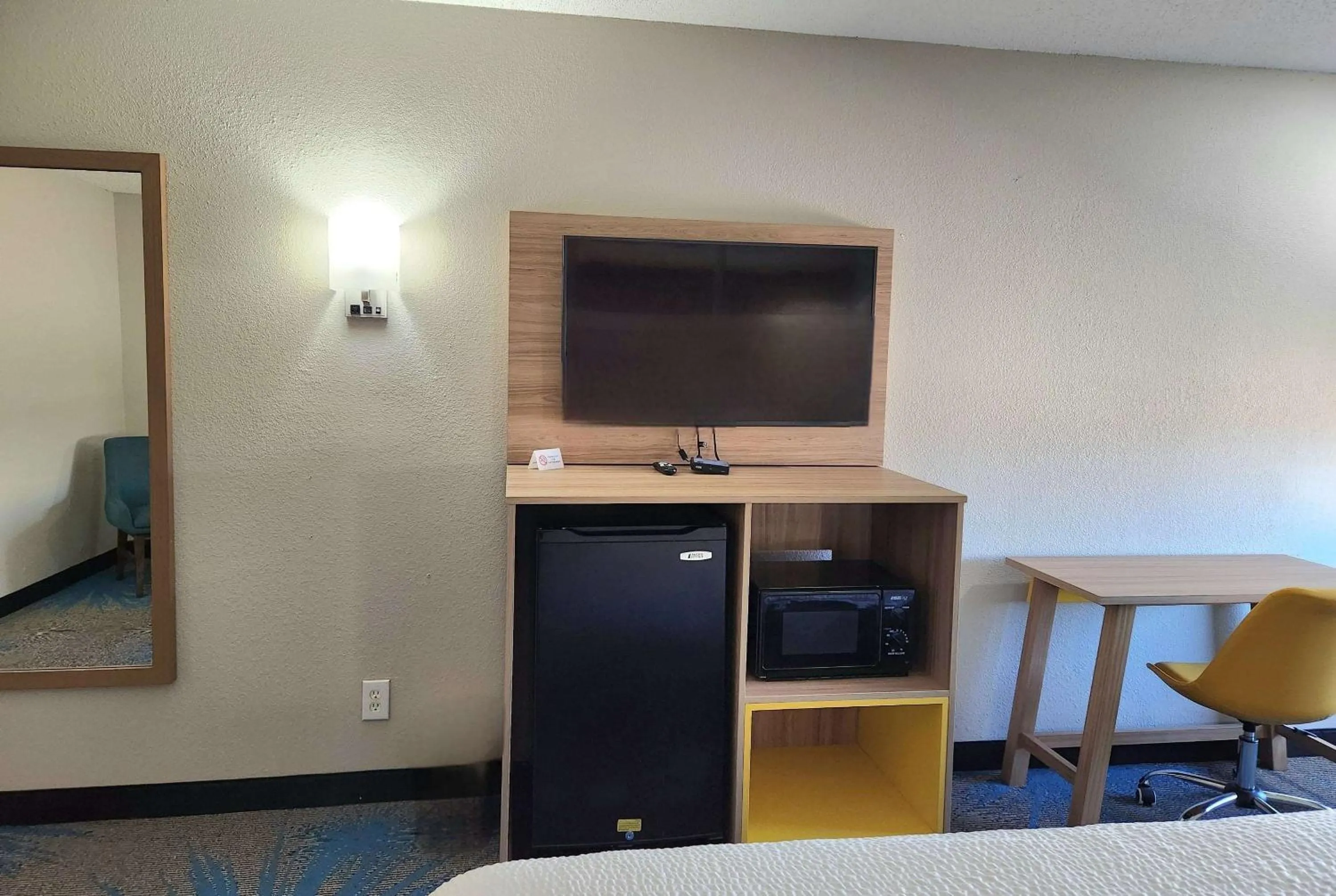 Photo of the whole room in Days Inn & Suites by Wyndham New Iberia