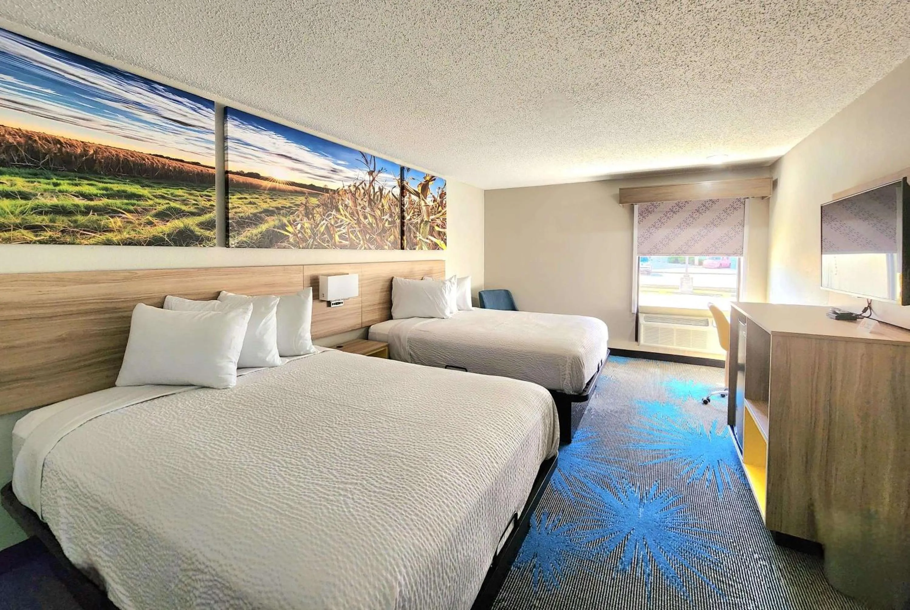 Photo of the whole room, Bed in Days Inn & Suites by Wyndham New Iberia