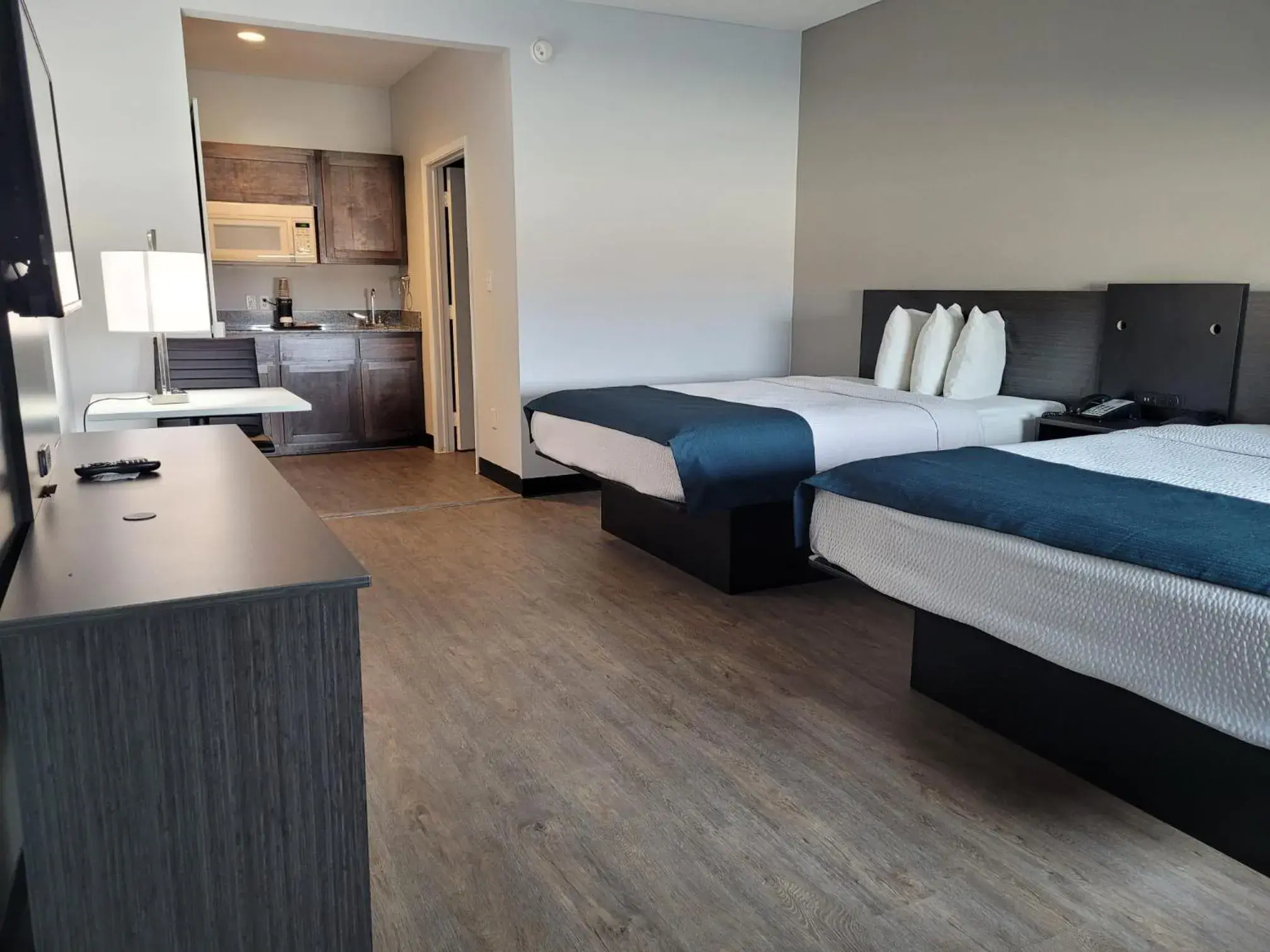 Photo of the whole room in Studio 6 Gonzales, TX Photo of the whole room in Studio 6 Gonzales, TX