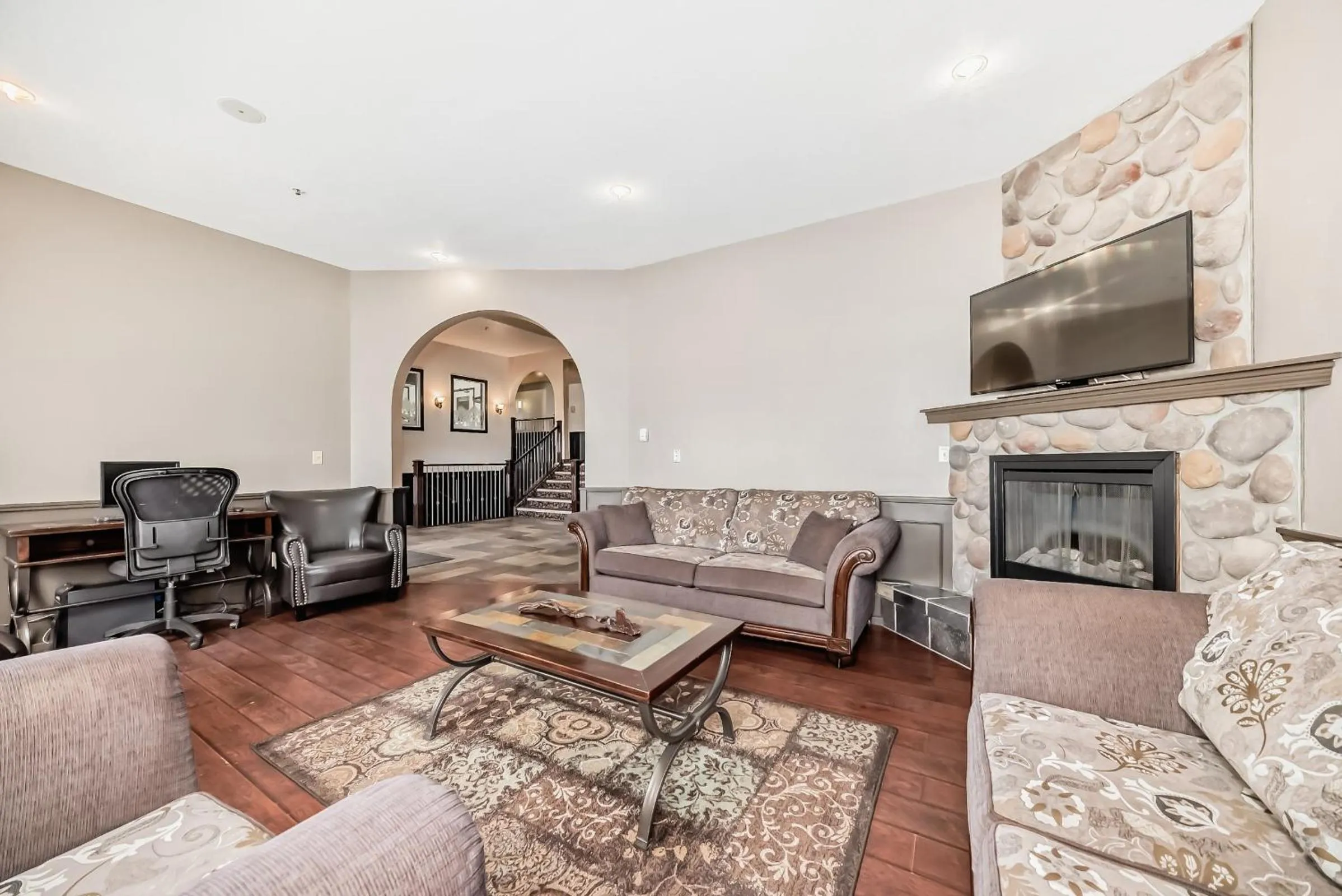 Lobby or reception in Grande Cache Inn & Suites