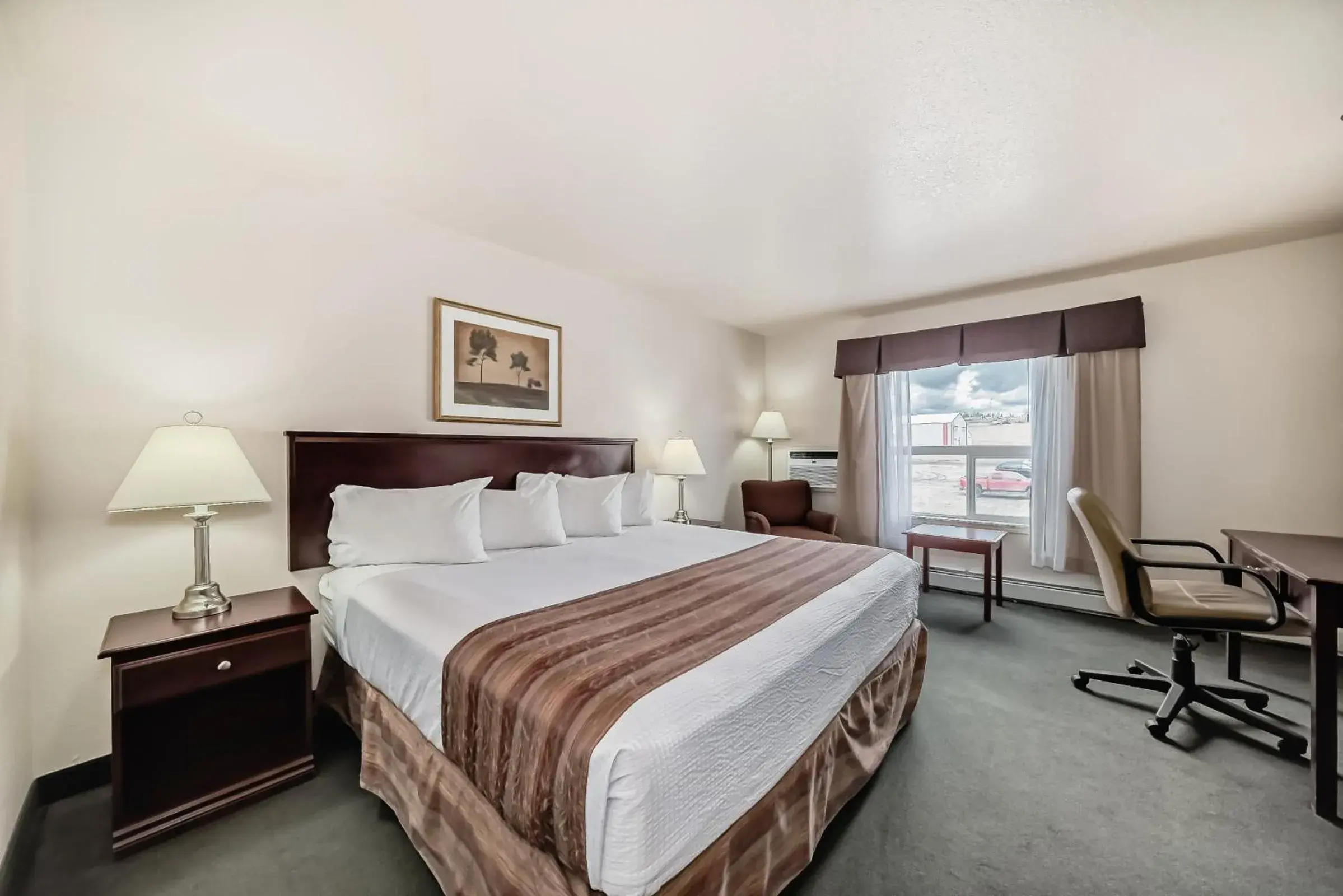 Deluxe King Room - Non-Smoking in Grande Cache Inn & Suites Deluxe King Room - Non-Smoking in Grande Cache Inn & Suites