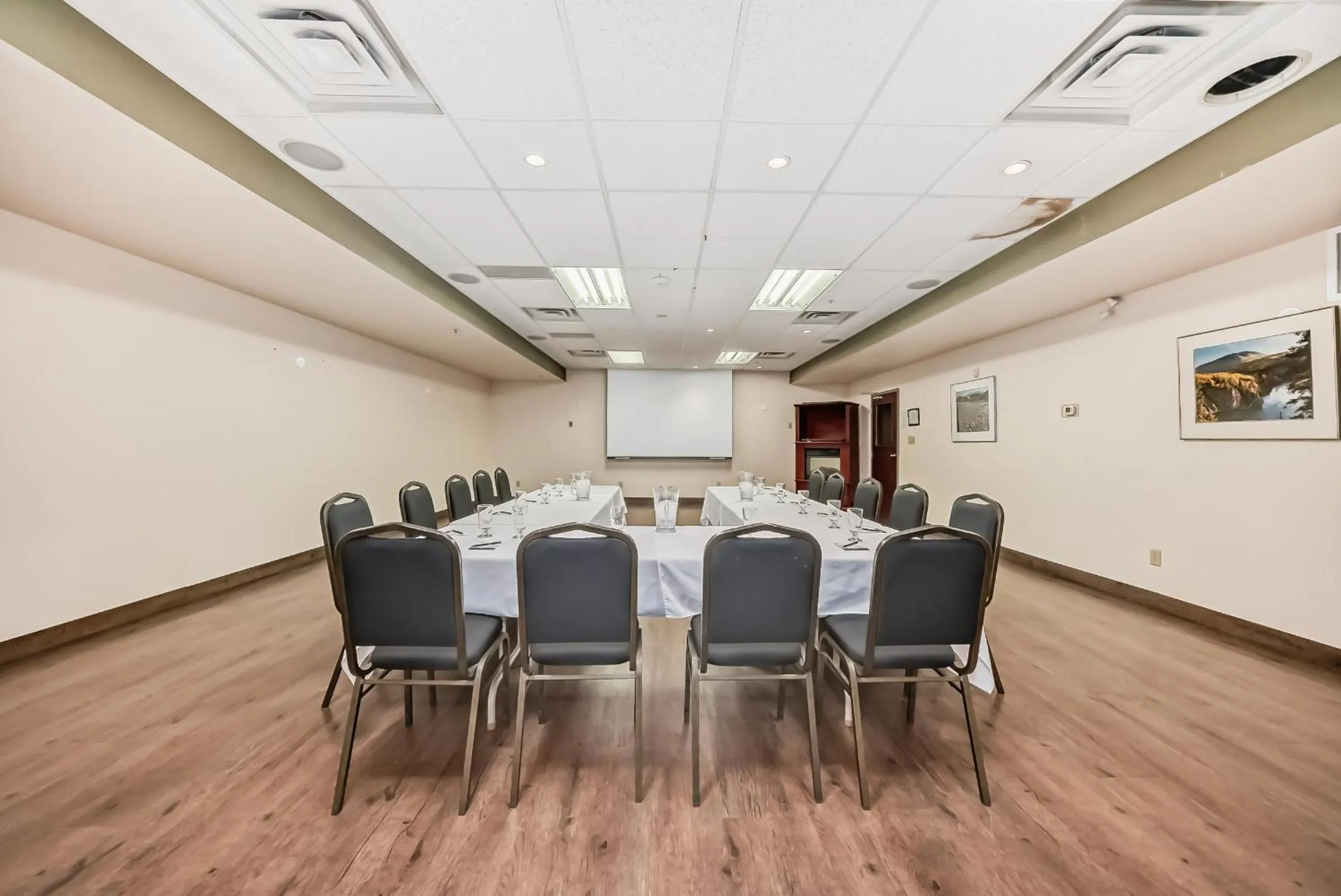 Meeting/conference room in Grande Cache Inn & Suites