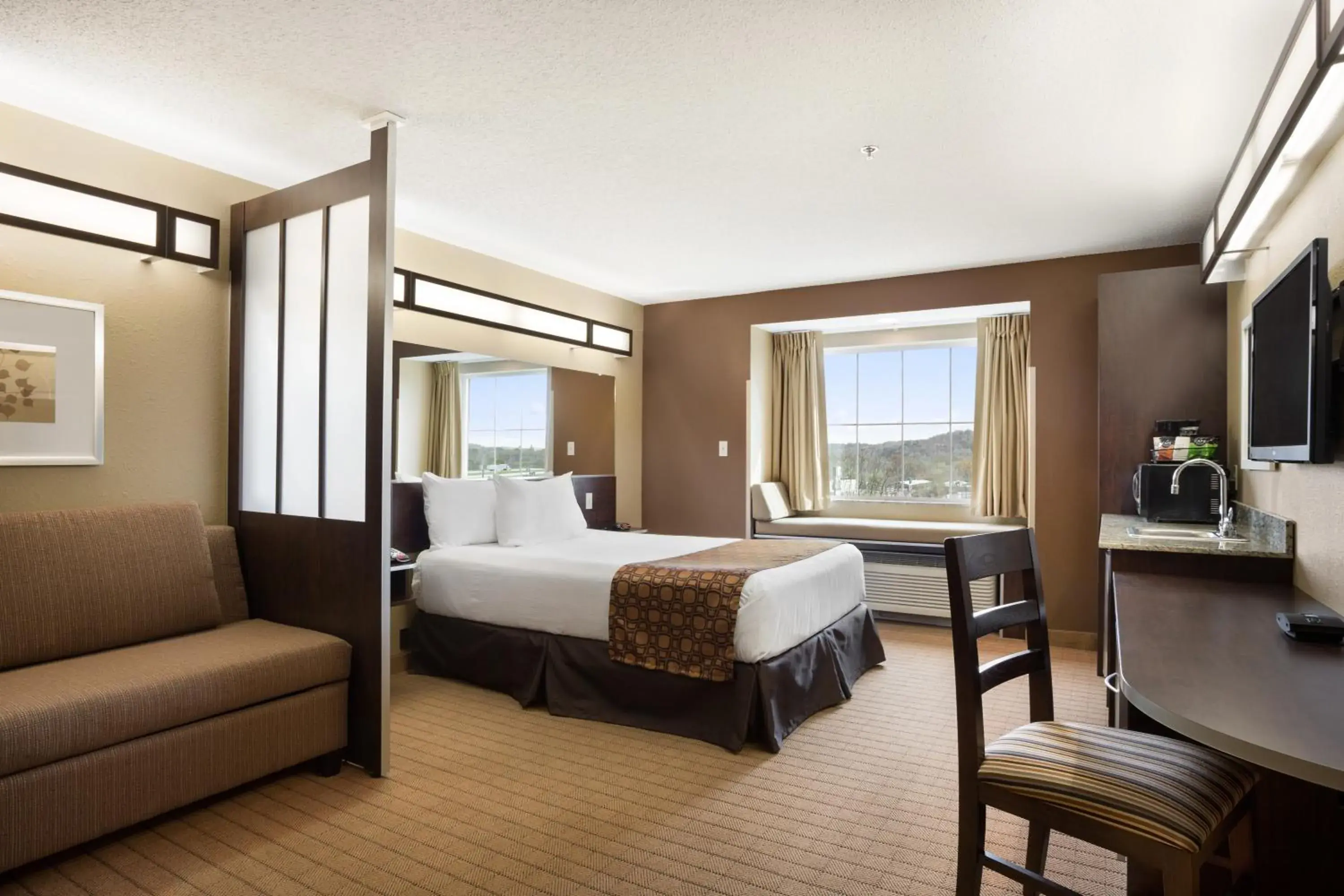 Photo of the whole room, Bed in Microtel Inn & Suites by Wyndham Cambridge Photo of the whole room, Bed in Microtel Inn & Suites by Wyndham Cambridge