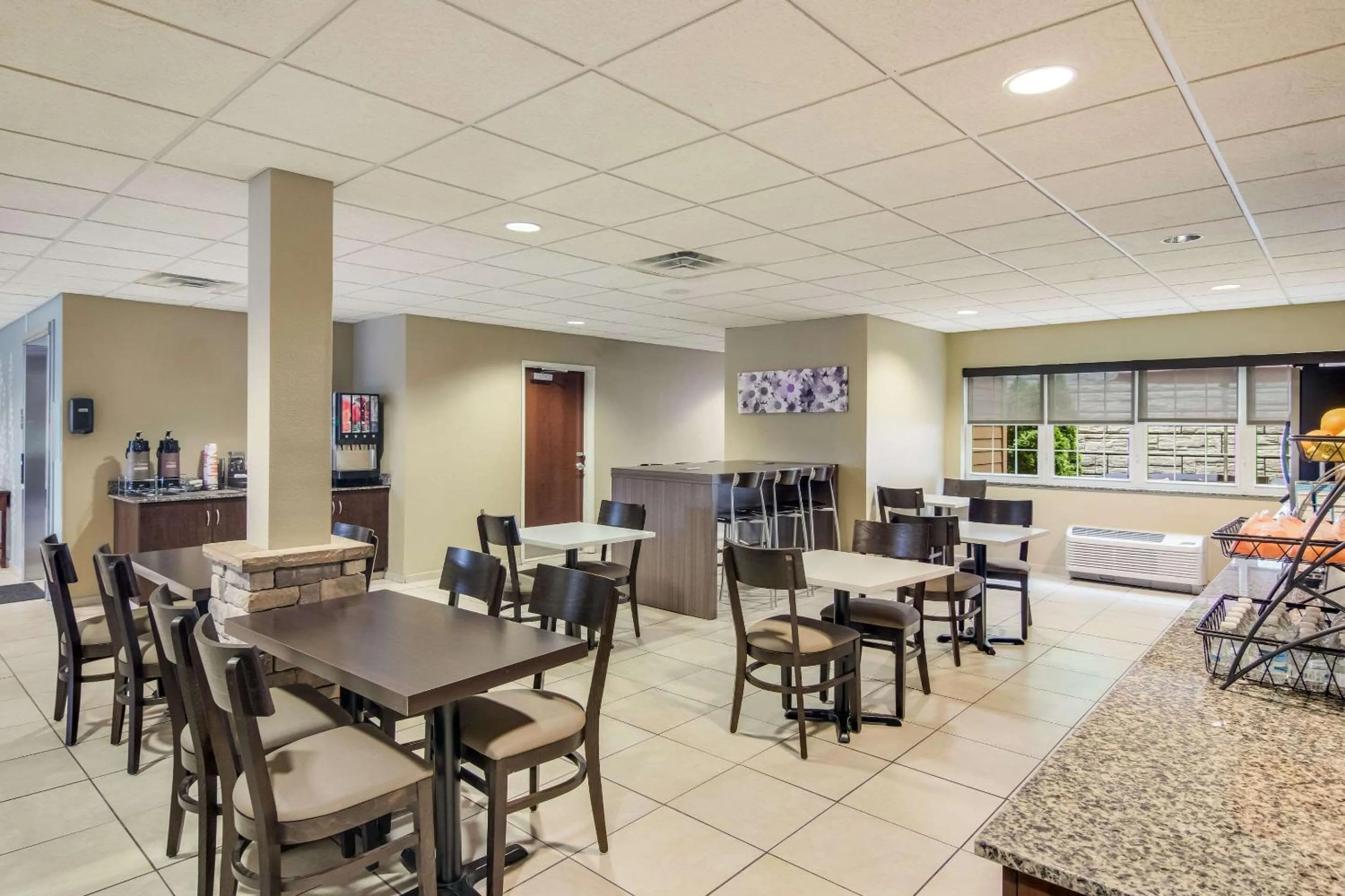 Breakfast, Restaurant/Places to Eat in Sleep Inn & Suites Steubenville at the University