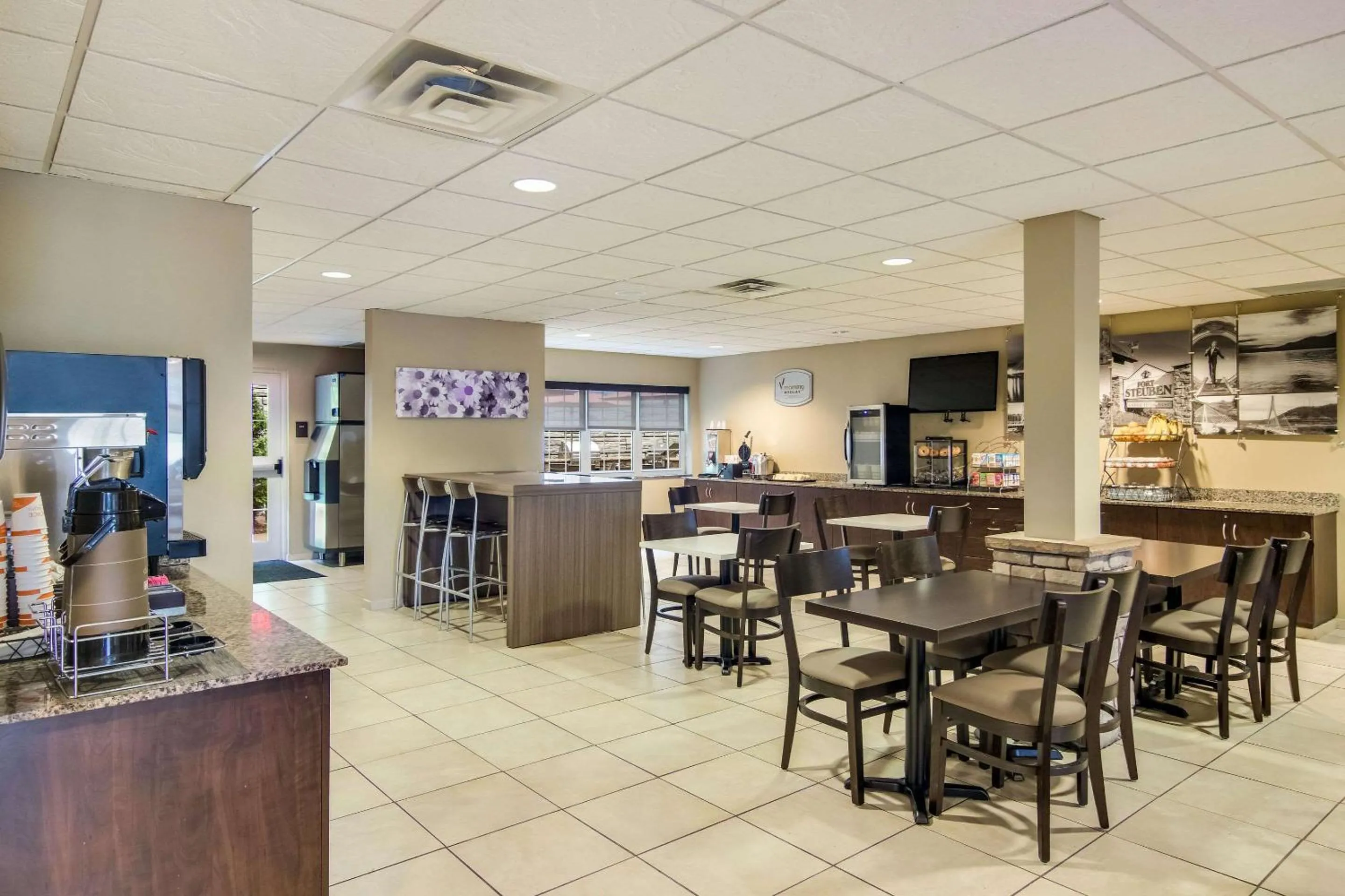 Breakfast, Restaurant/Places to Eat in Sleep Inn & Suites Steubenville at the University