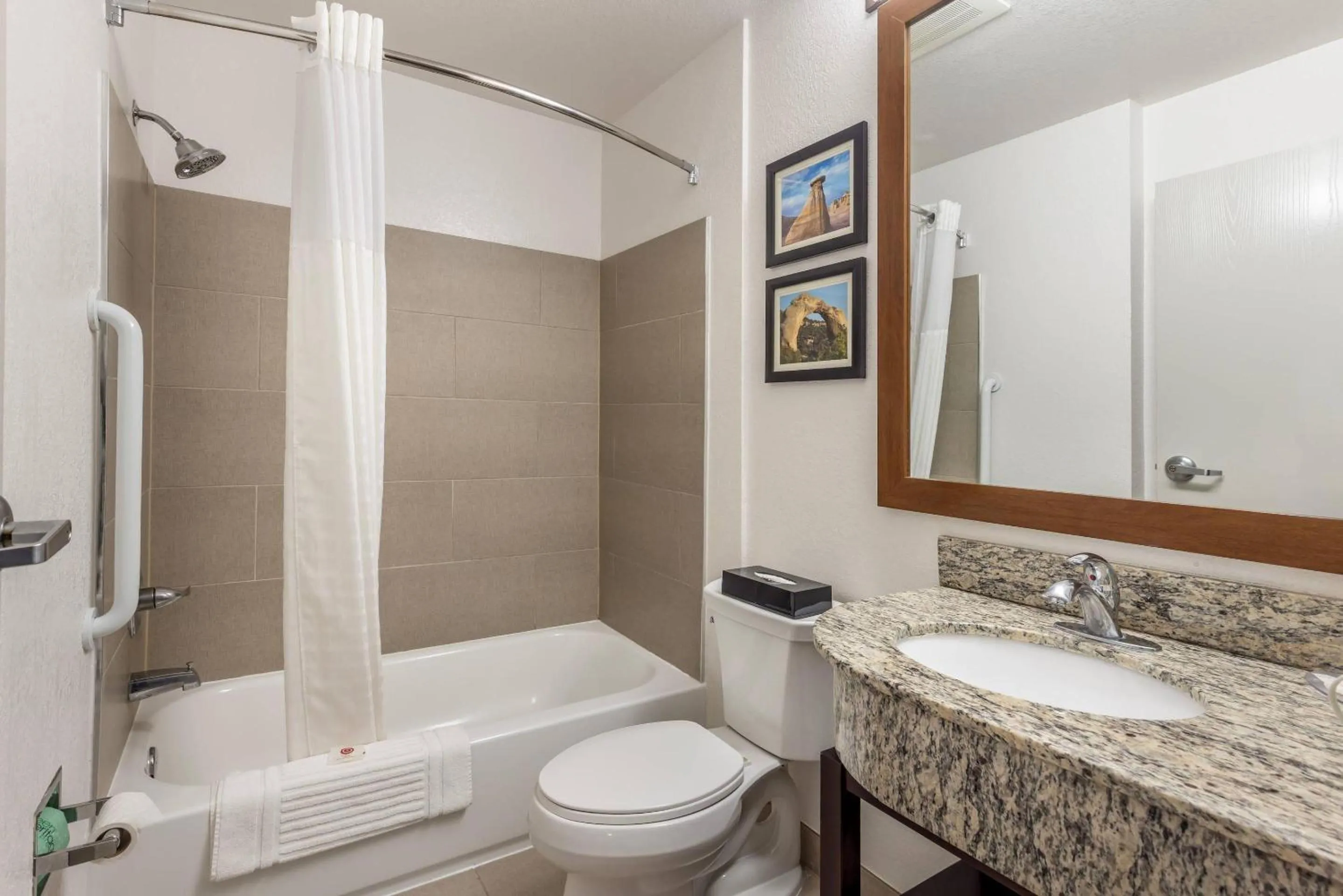 Bedroom in Comfort Inn & Suites Aztec - Farmington Area