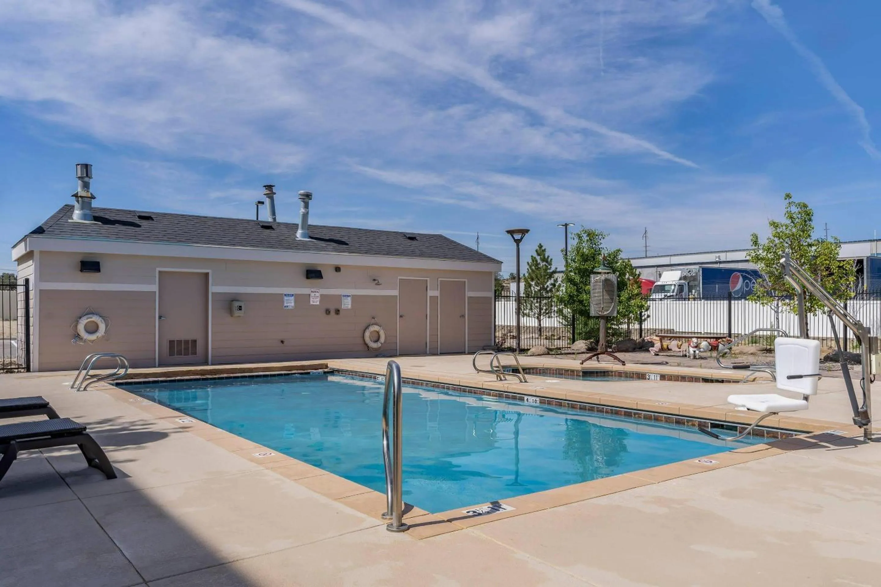 Swimming pool in Comfort Inn & Suites Aztec - Farmington Area