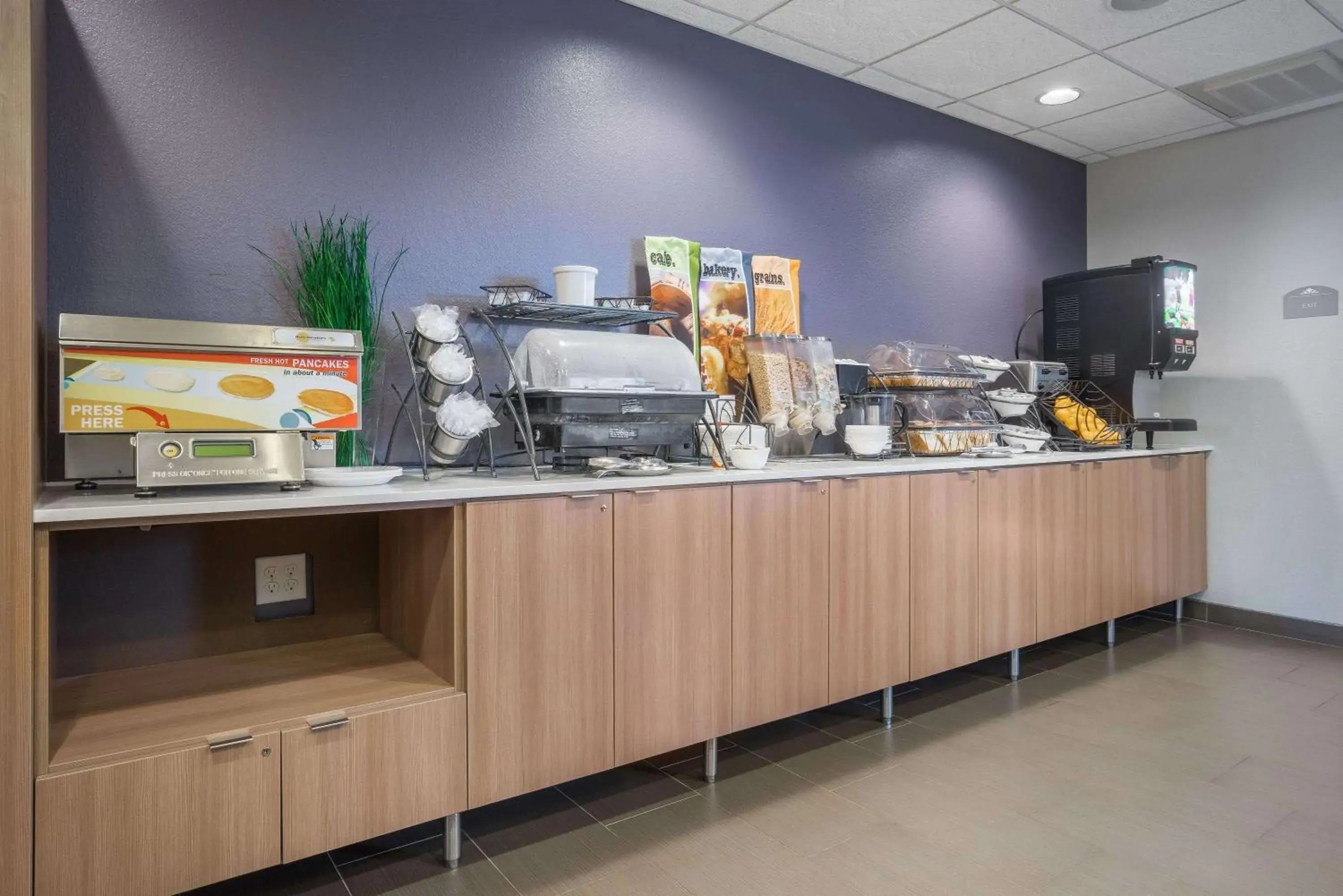 Restaurant/places to eat in Microtel Inn & Suites By Wyndham Moorhead Fargo Area Restaurant/places to eat in Microtel Inn & Suites By Wyndham Moorhead Fargo Area