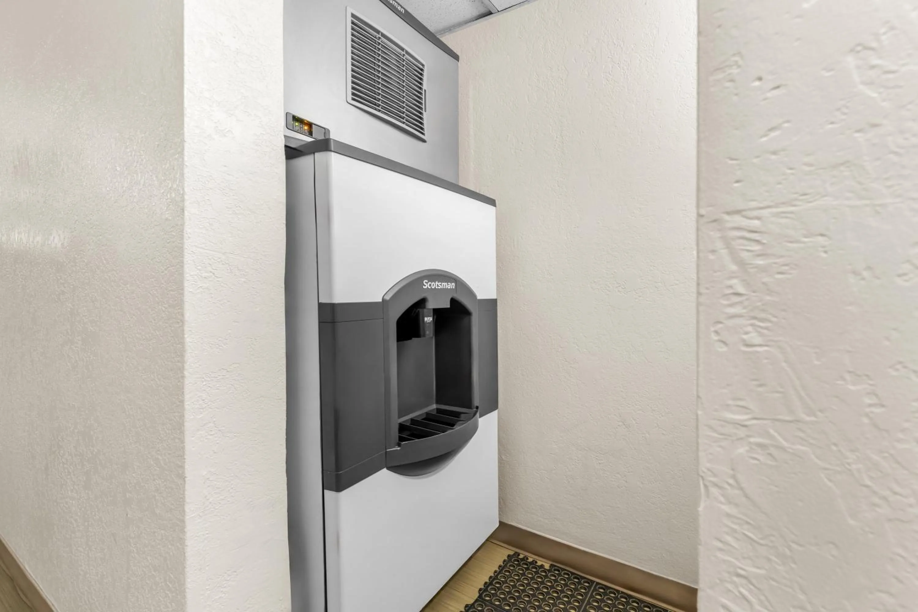 Property building in Red Roof Inn Huntsville, AL