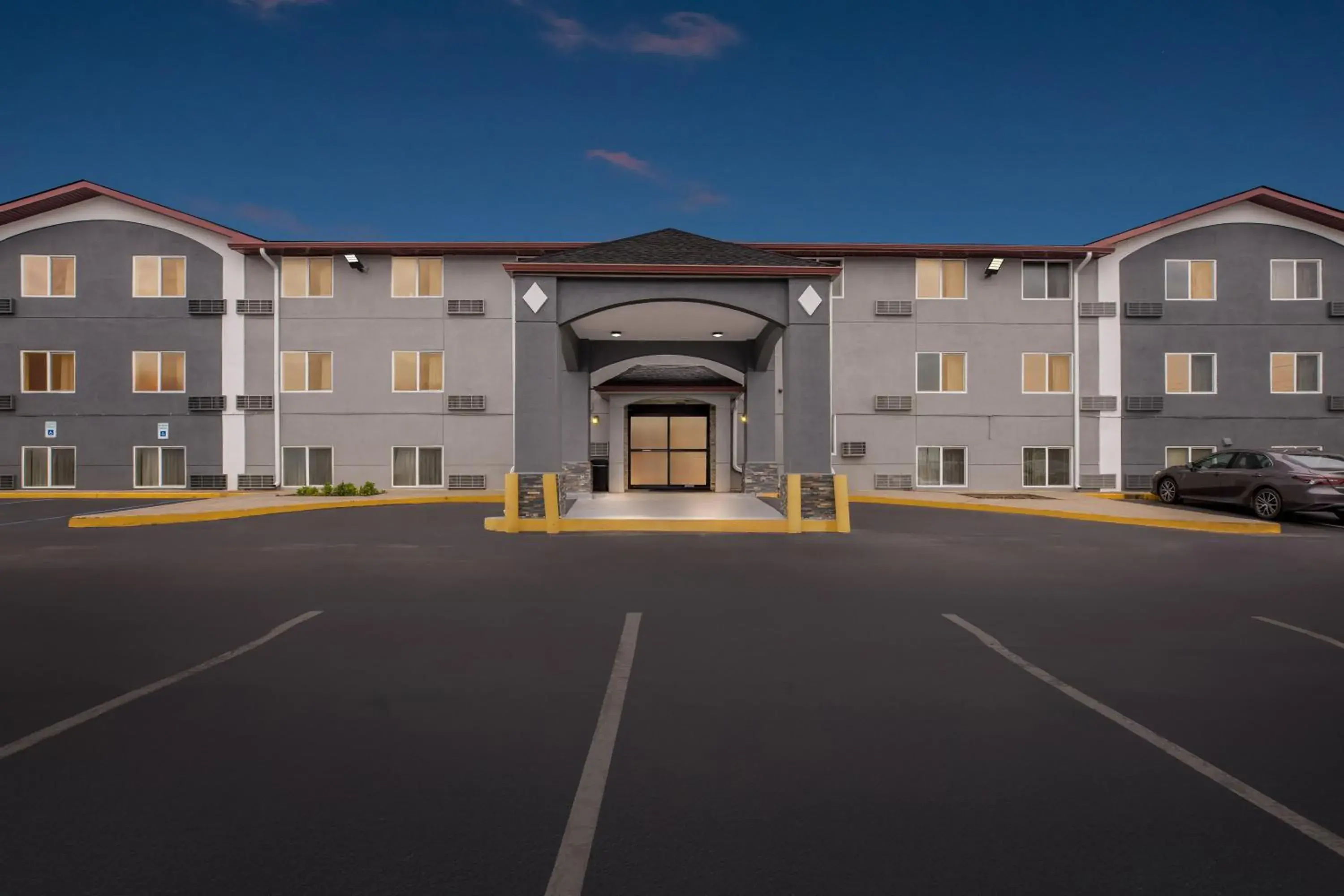 Facade/entrance in Red Roof Inn Huntsville, AL Facade/entrance in Red Roof Inn Huntsville, AL