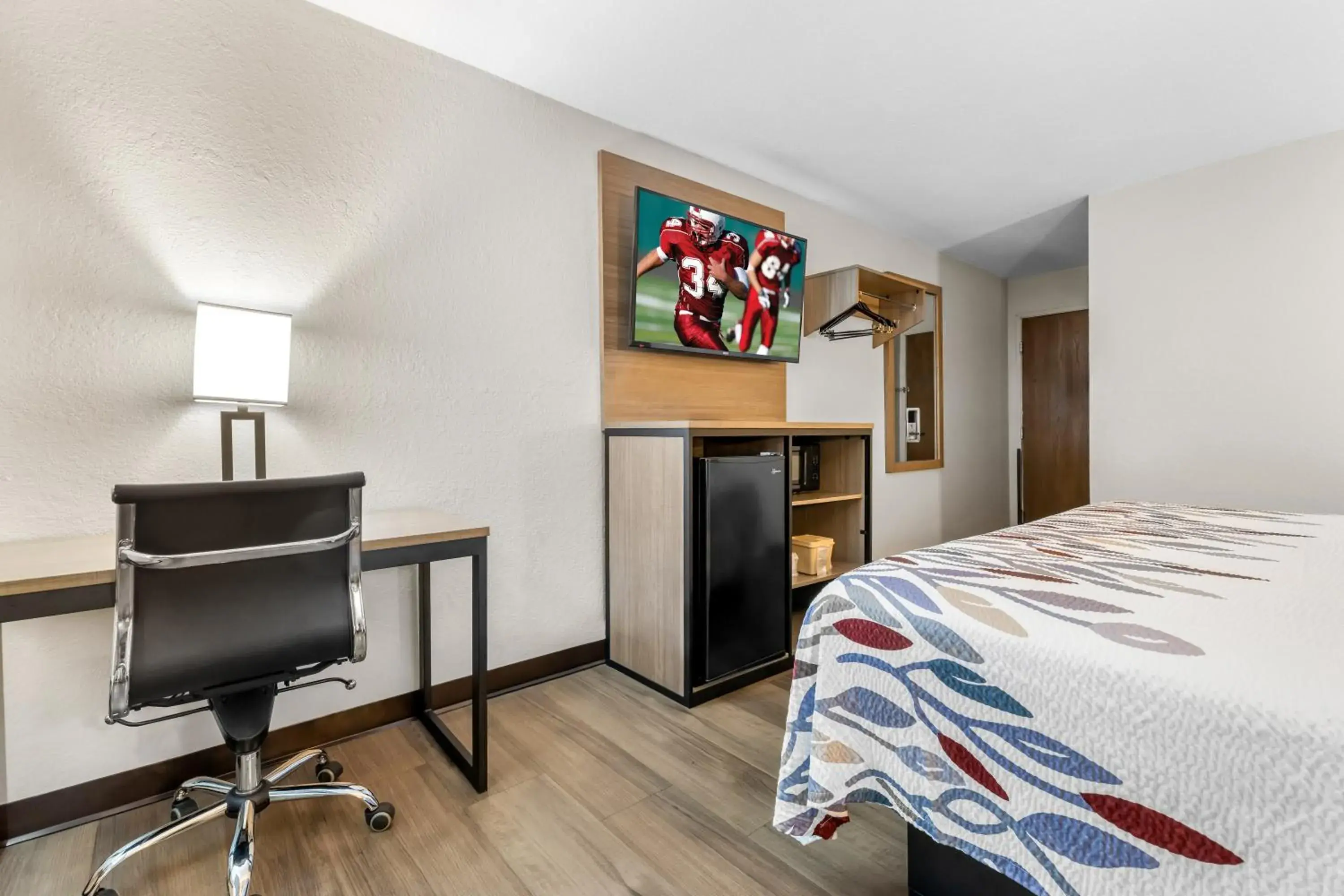 Photo of the whole room in Red Roof Inn Huntsville, AL Photo of the whole room in Red Roof Inn Huntsville, AL