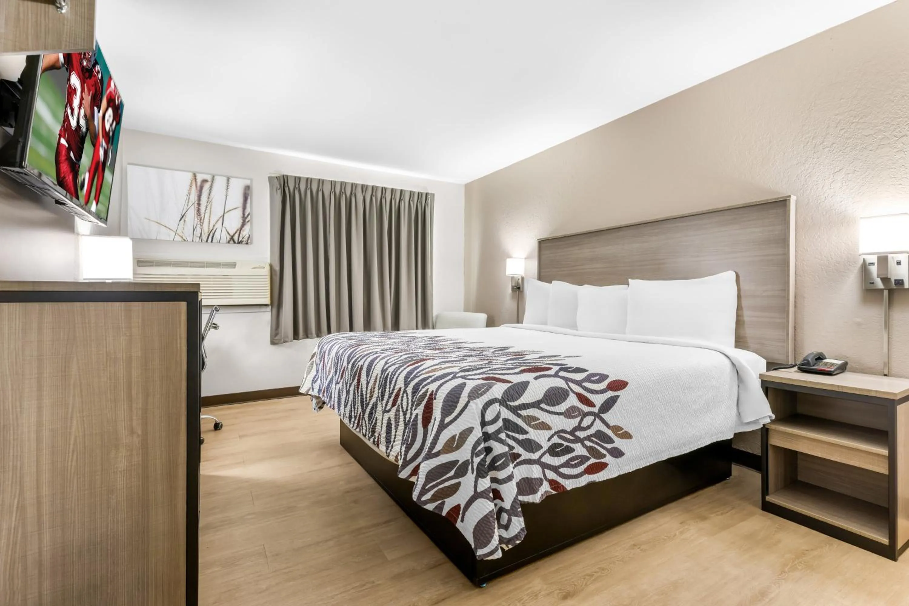 Bedroom, Bed in Red Roof Inn Huntsville, AL