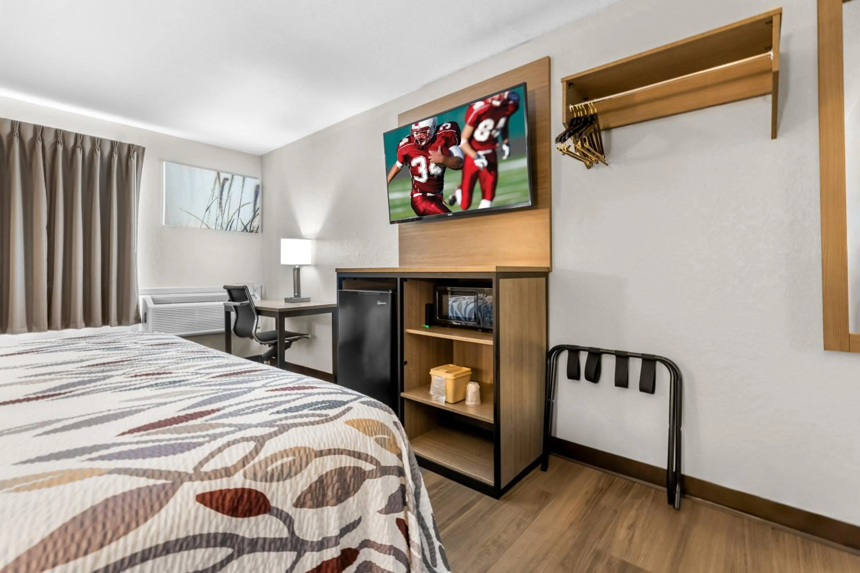 Photo of the whole room, Bed in Red Roof Inn Huntsville, AL