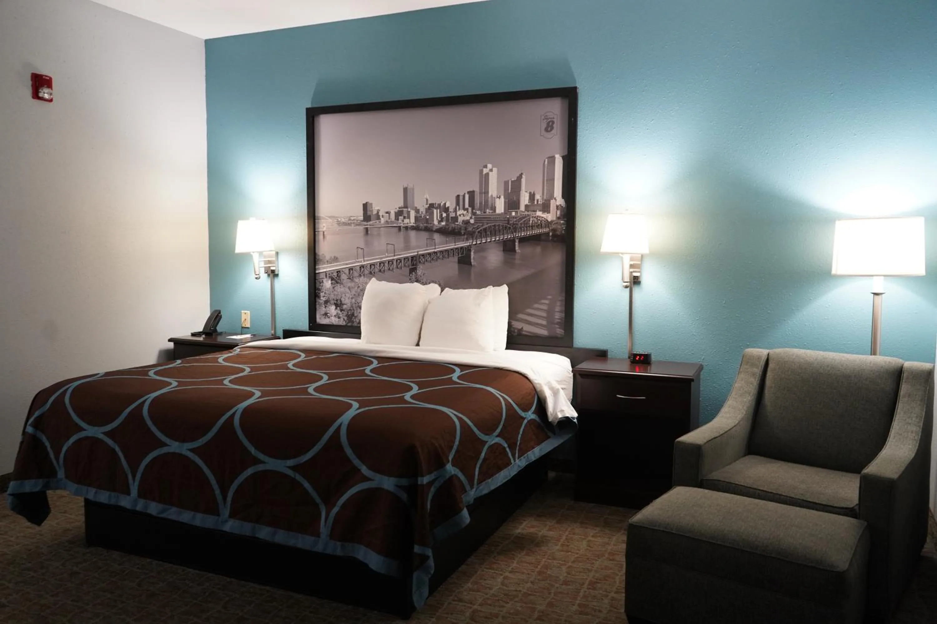 Super 8 by Wyndham Grove City