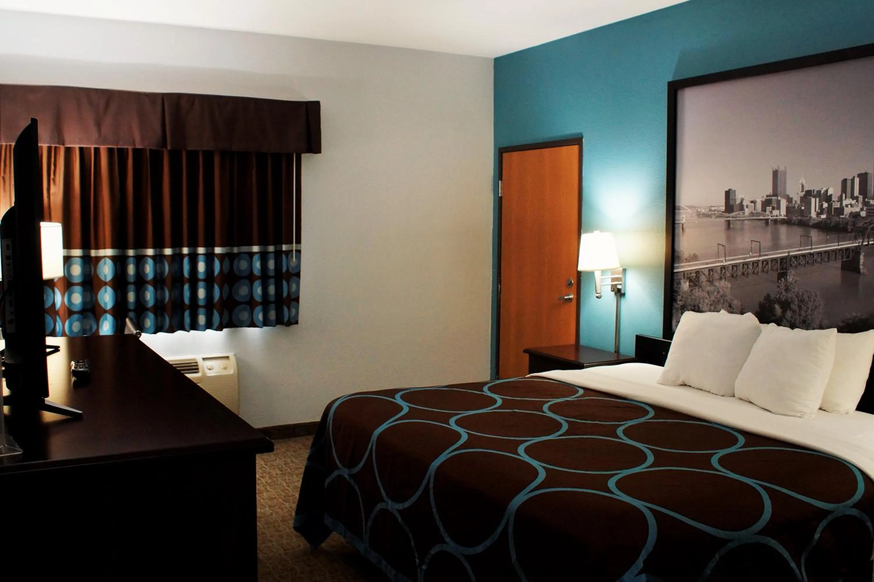 Super 8 by Wyndham Grove City