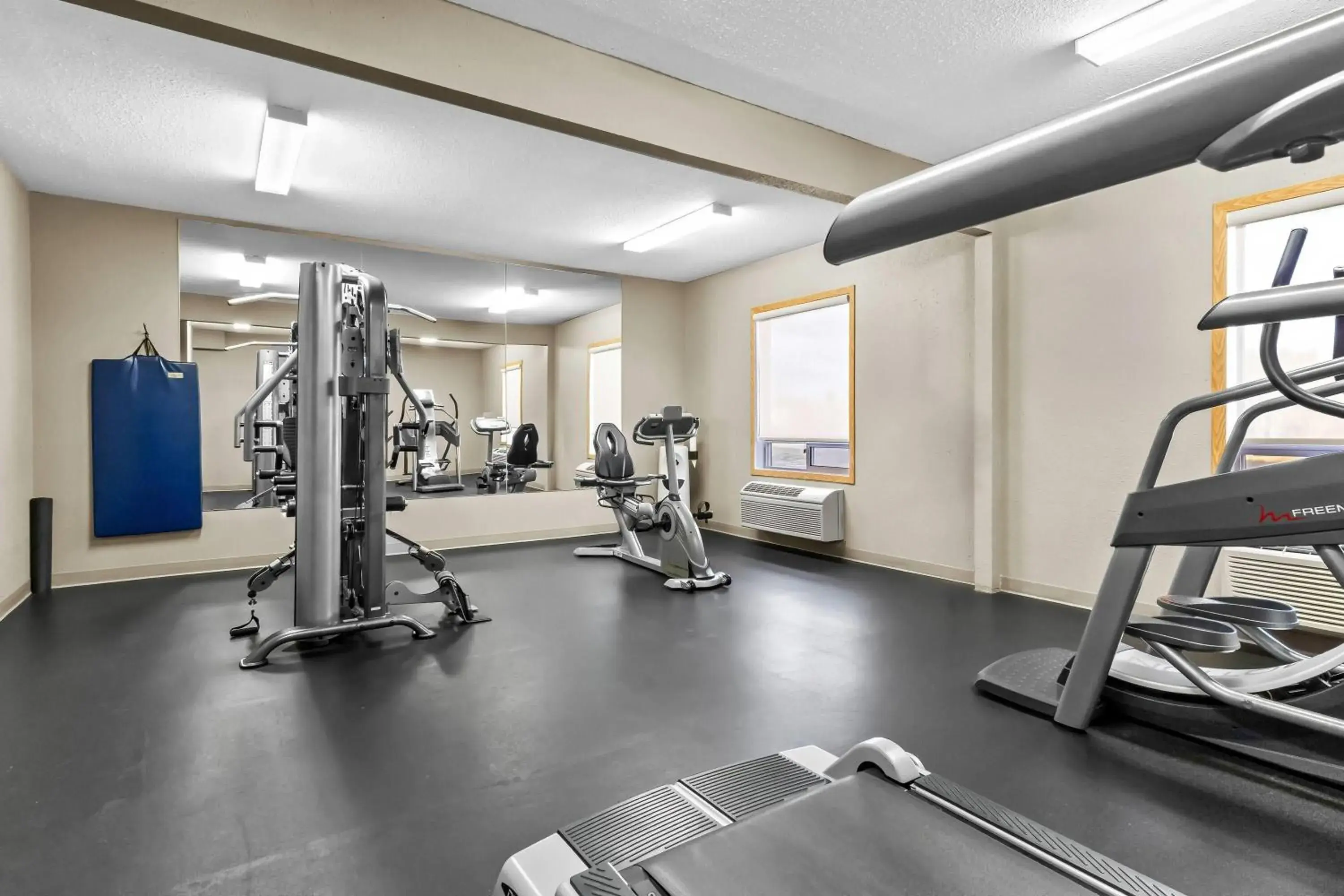 Fitness centre/facilities in Super 8 by Wyndham Prince Albert Fitness centre/facilities in Super 8 by Wyndham Prince Albert